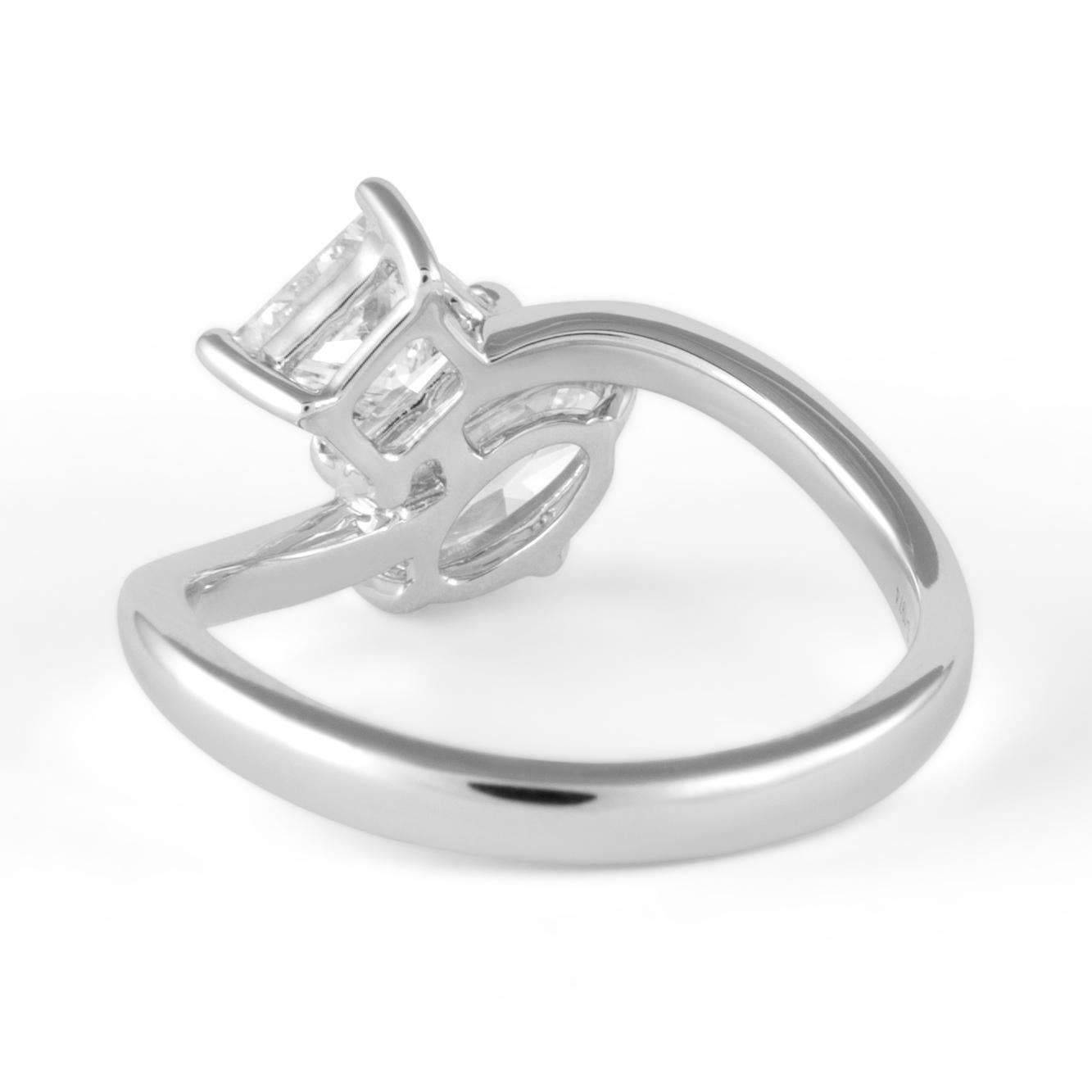Alexander Beverly Hills GIA 1,25 Karat Oval & Prinzessin Diamant Toi Et Moi Ring 18k im Zustand „Neu“ im Angebot in BEVERLY HILLS, CA