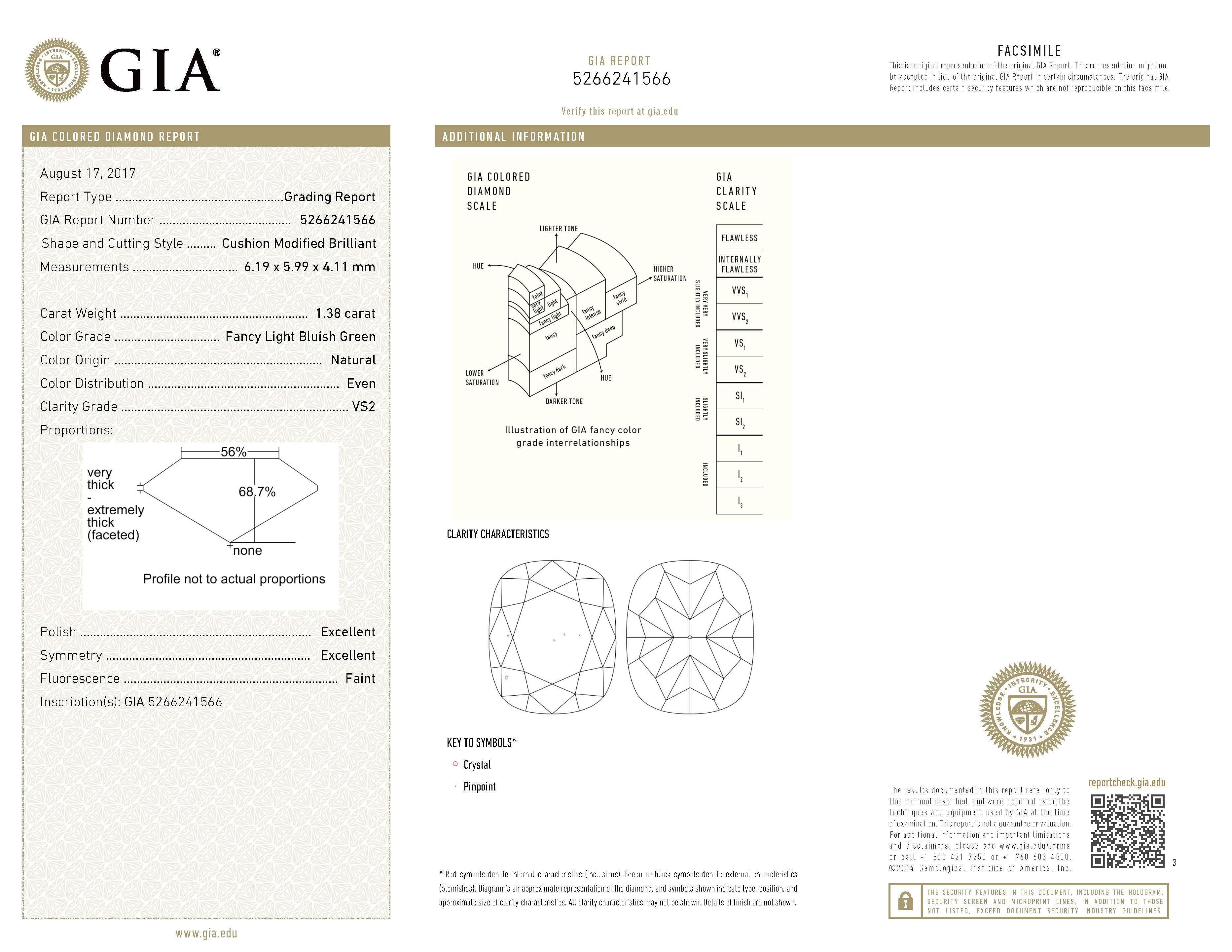 Squisito e rarissimo diamante verde chiaro fantasia con diamanti rosa fantasia, certificato GIA. Alta gioielleria di Alexander Beverly Hills.
Diamante centrale a cuscino da 1,38 carati, colore verde chiaro e bluastro e purezza VS2. Completato da 129