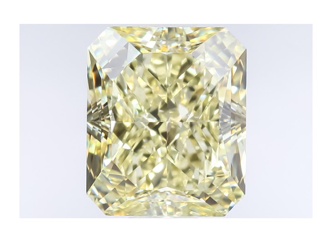 Superbe diamant jaune radiant en vrac, certifié GIA.
Vendu en tant que diamant en vrac mais peut facilement être transformé en une bague de votre choix. Fabriqués par certains des plus prestigieux bijoutiers de Los Angeles et conçus par Alexander