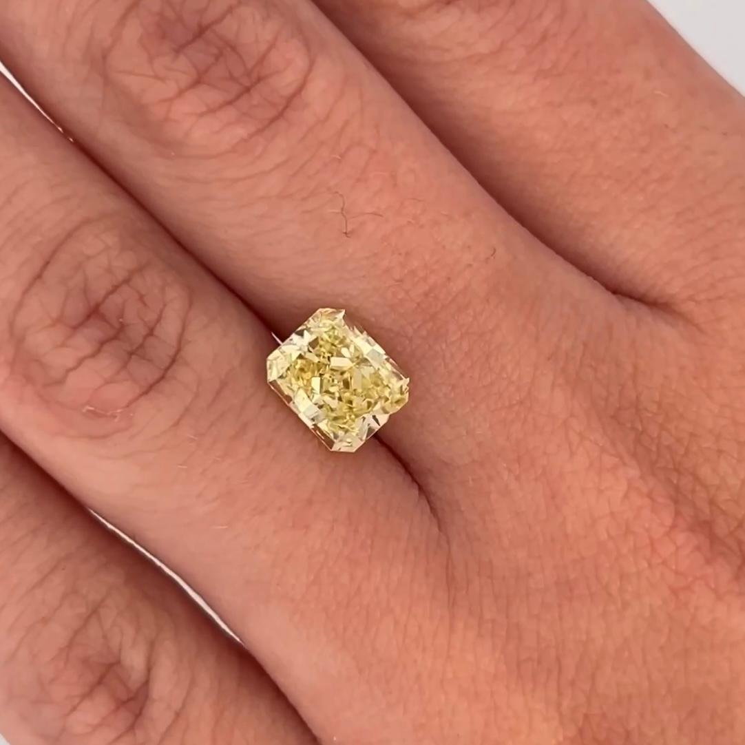 Taille radiant Alexander Beverly Hills diamant jaune radiant de 2,20 carats certifié GIA VS1 (1,18  ratio) en vente