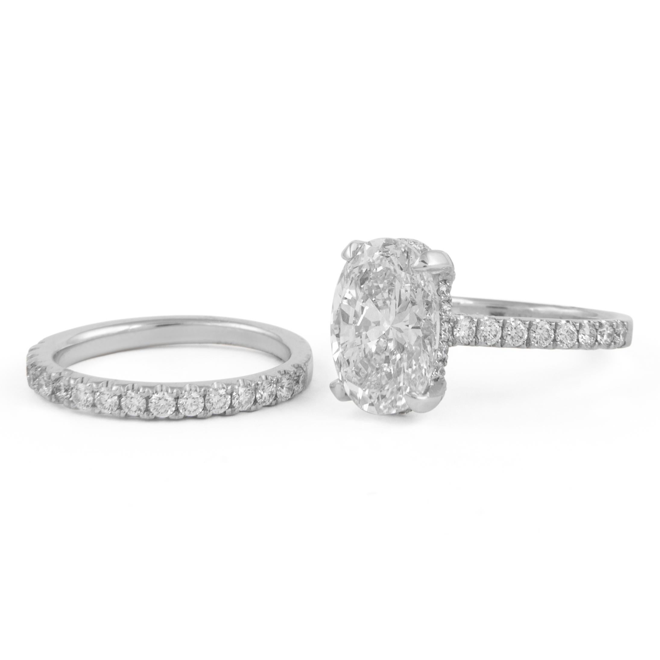 Contemporary Alexander Beverly Hills GIA 3.18ct Oval Cut J VS2 Diamond Engagement Ring 18k For Sale