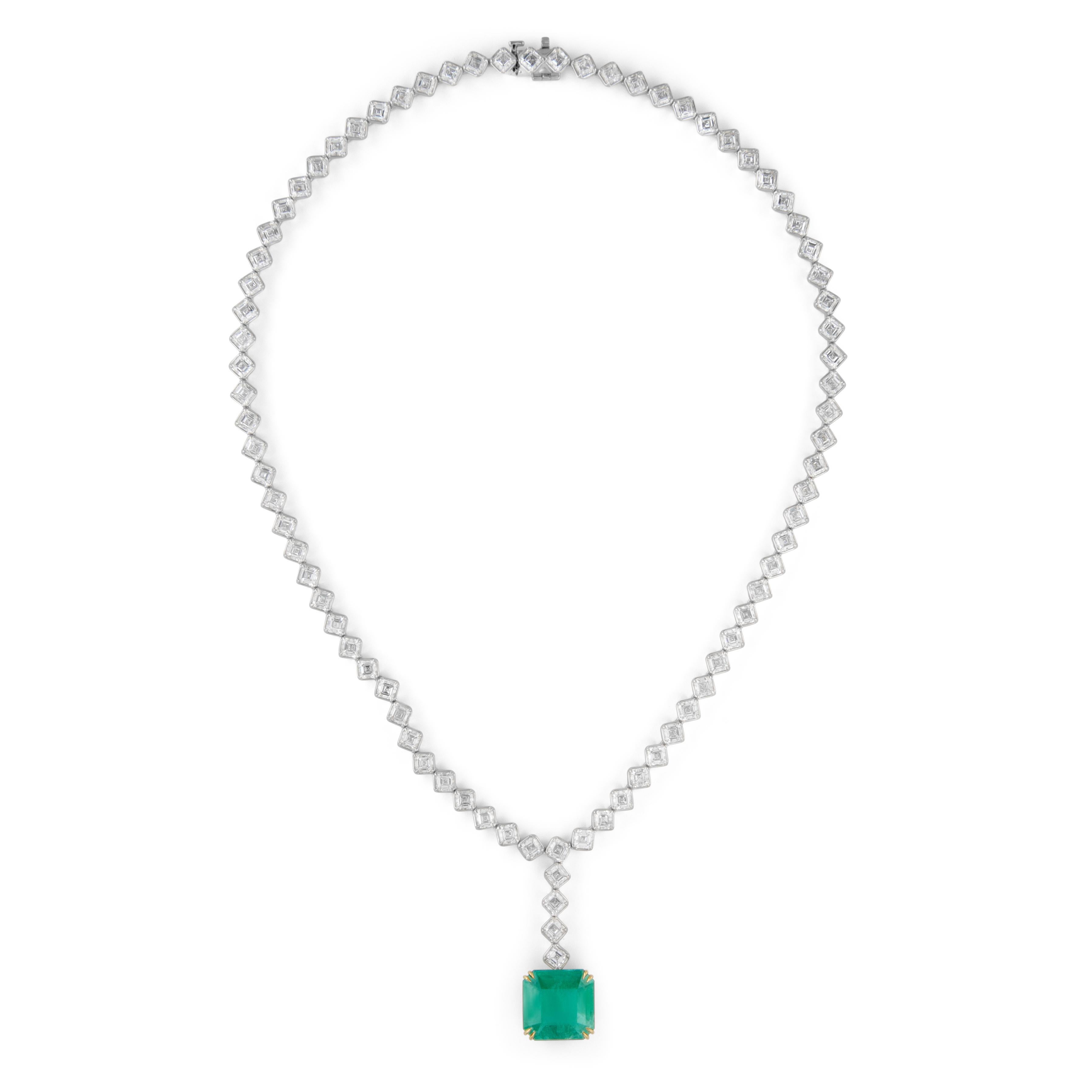 Taglio smeraldo Alexander Beverly Hills GIA 40,92ctt Collana con smeraldo e diamanti 18k in vendita