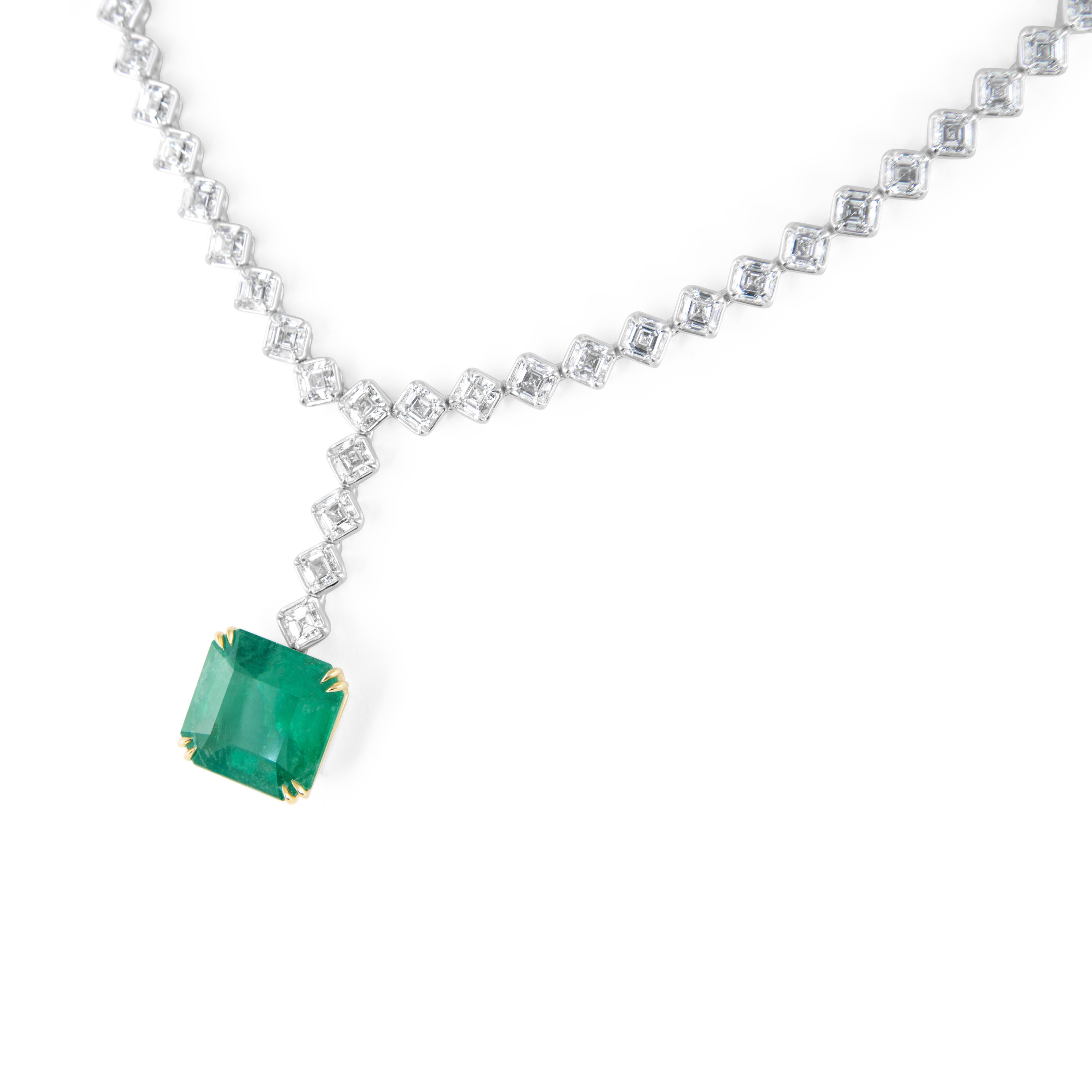 Donna Alexander Beverly Hills GIA 40,92ctt Collana con smeraldo e diamanti 18k in vendita
