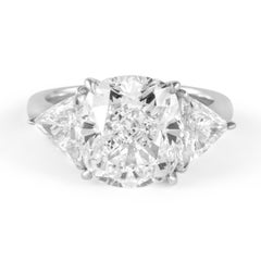 Alexander Beverly Hills GIA 5,01ct Anello con tre pietre e diamanti a cuscino 18k
