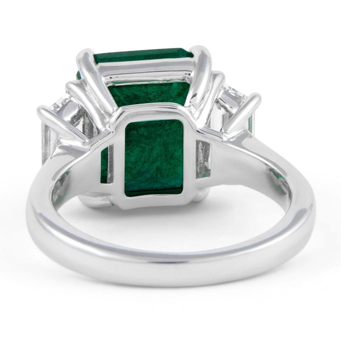 Alexander Beverly Hills GIA 5.17ct Emerald & Diamond 3-Stone Ring 18k White Gold In New Condition For Sale In BEVERLY HILLS, CA
