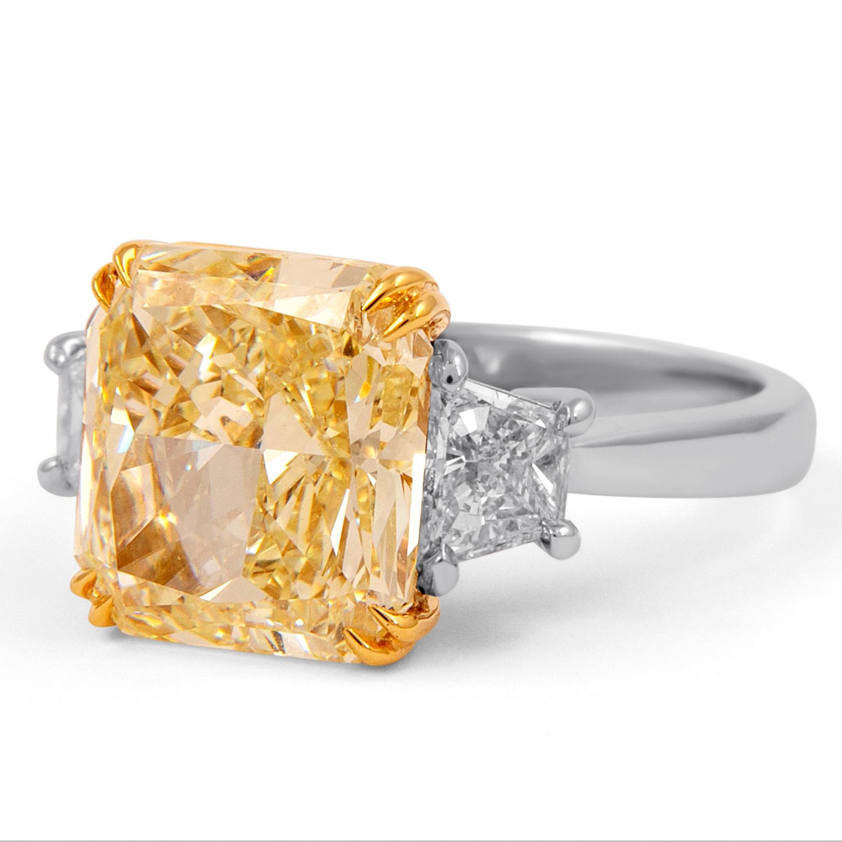 Contemporary Alexander Beverly Hills GIA 5.24ct Fancy Yellow VS2 Diamond Three-Stone Ring 18k For Sale