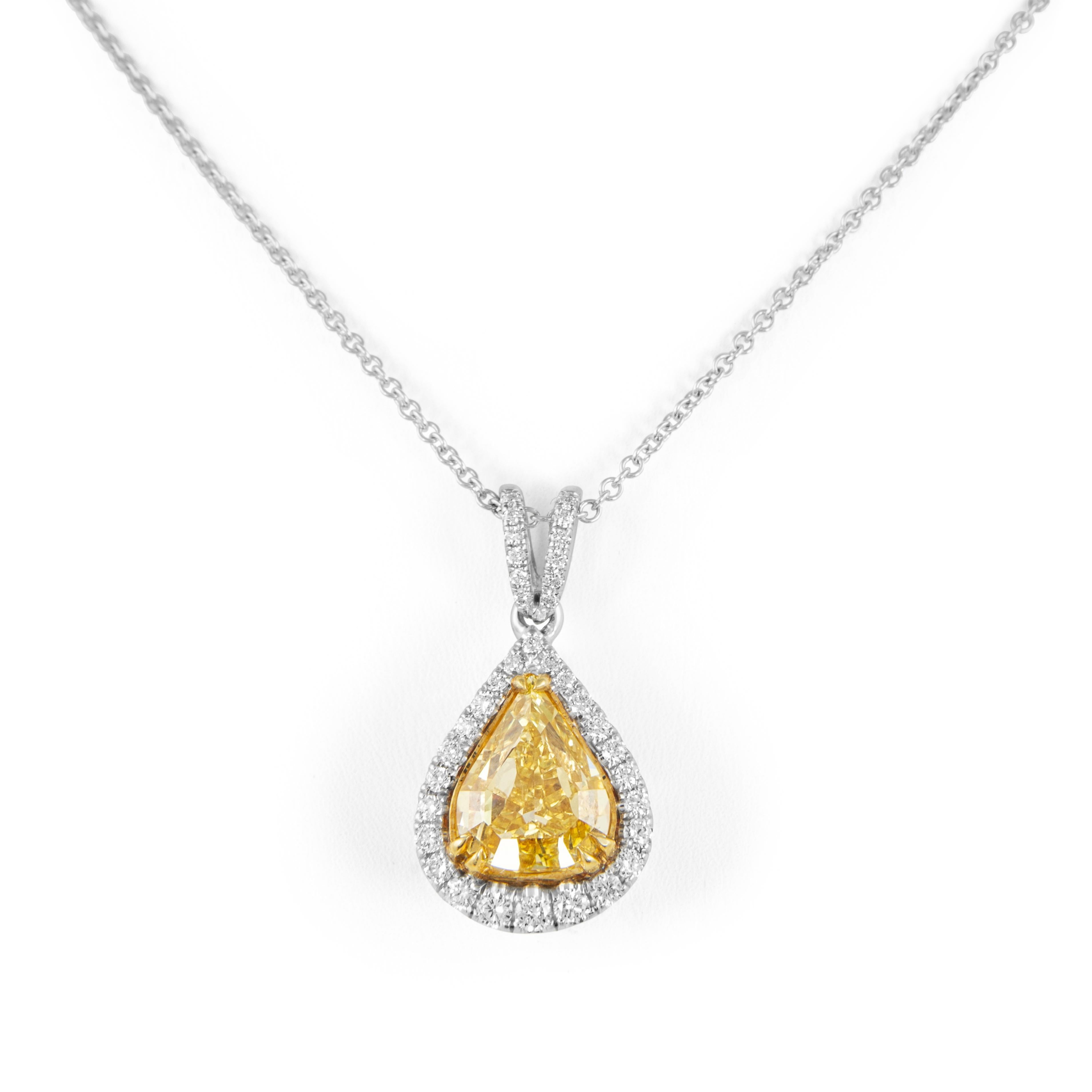 Contemporain Alexander Beverly Hills, collier 18 carats avec diamant jaune intense fantaisie de 5,70 carats certifié GIA en vente