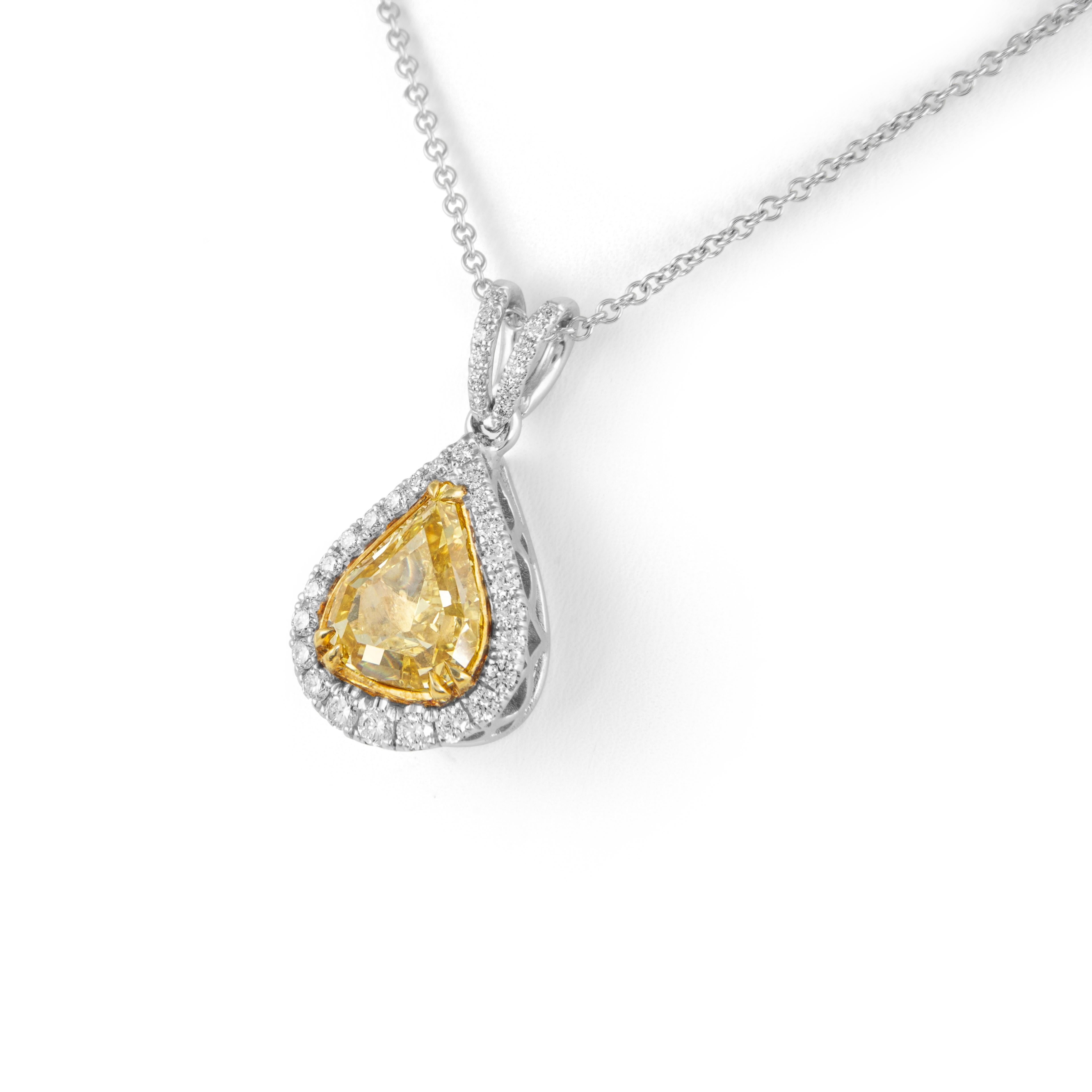 Taille poire Alexander Beverly Hills, collier 18 carats avec diamant jaune intense fantaisie de 5,70 carats certifié GIA en vente