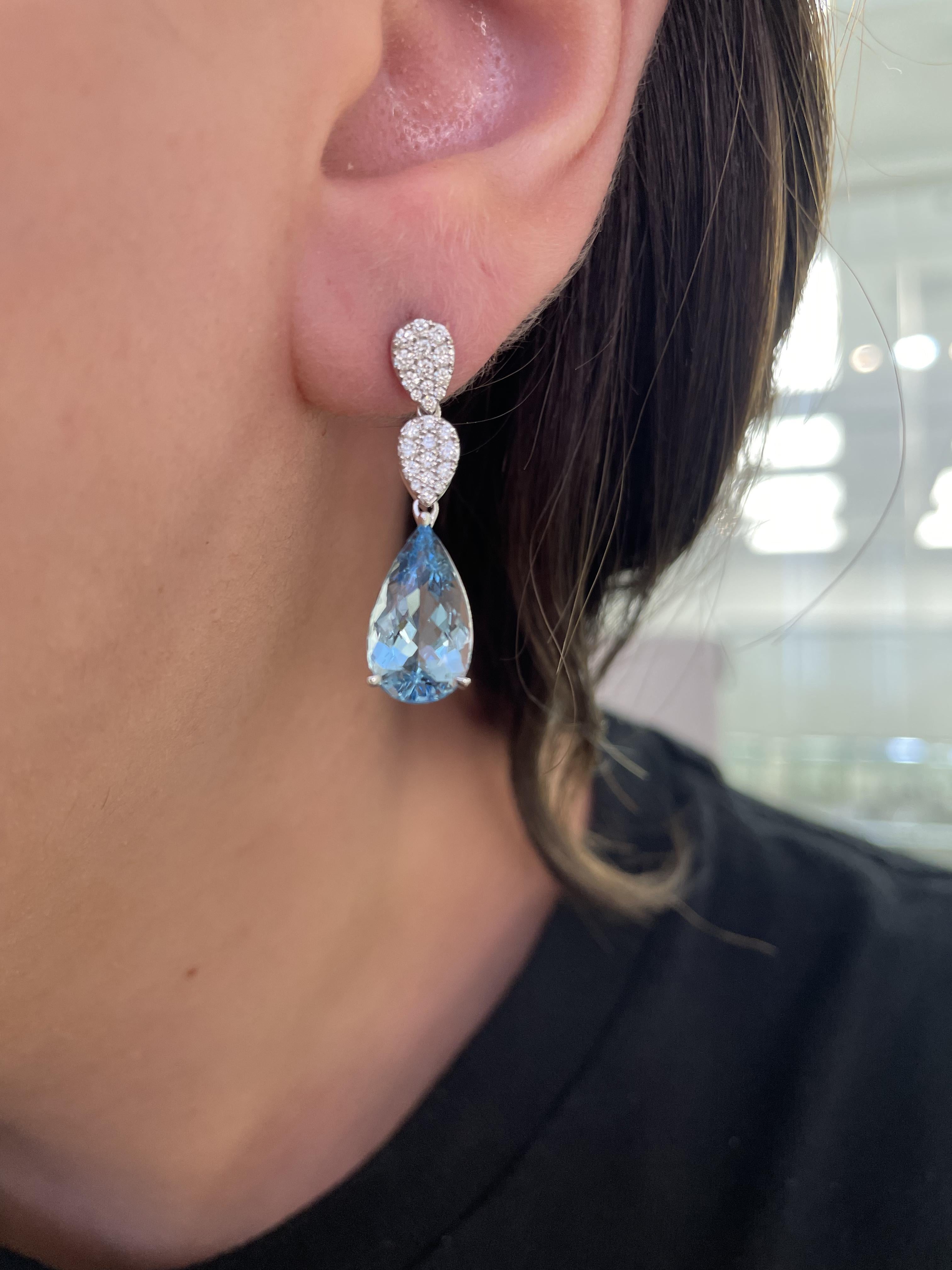 Beautiful aquamarine and diamond drop earrings, by Alexander Beverly Hills.
6.52 carats total gemstone weight.
2 pear shape aquamarine, one stone GIA certified, 6.02 carats total. 52 round diamonds, 0.50 carats. Approximately F color and VS1