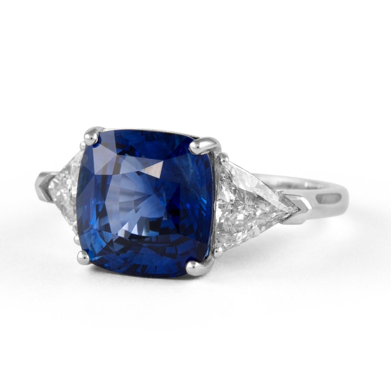 Alexander Beverly Hills, bague à trois pierres 18 carats, certifiée GIA, saphir 7,11 carats et diamants Neuf - En vente à BEVERLY HILLS, CA