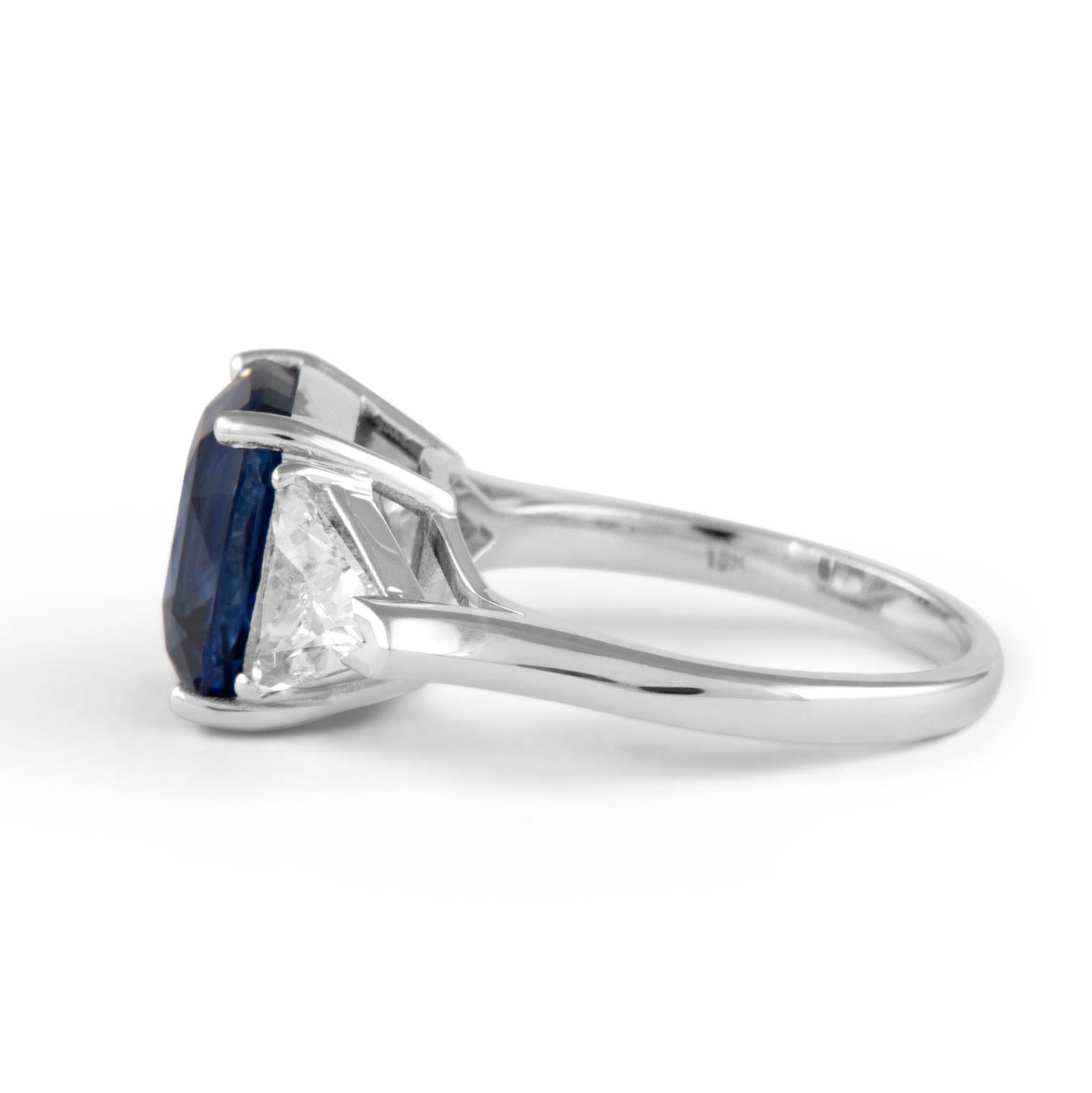 Alexander Beverly Hills, bague à trois pierres 18 carats, certifiée GIA, saphir 7,11 carats et diamants Pour femmes en vente