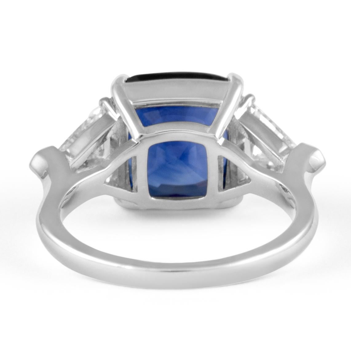 Alexander Beverly Hills, bague à trois pierres 18 carats, certifiée GIA, saphir 7,11 carats et diamants en vente 1