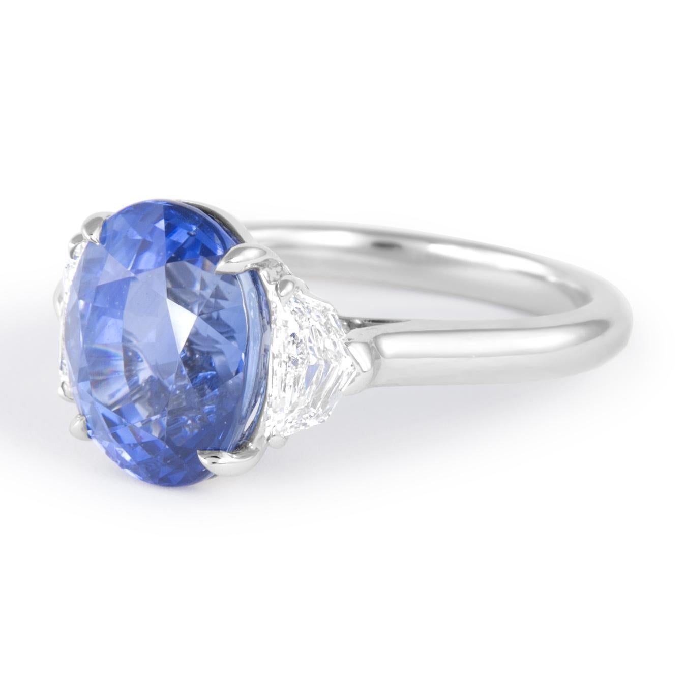 Contemporaneo Alexander Beverly Hills GIA 7,58ct Zaffiro e diamanti Anello a 3 pietre in platino in vendita