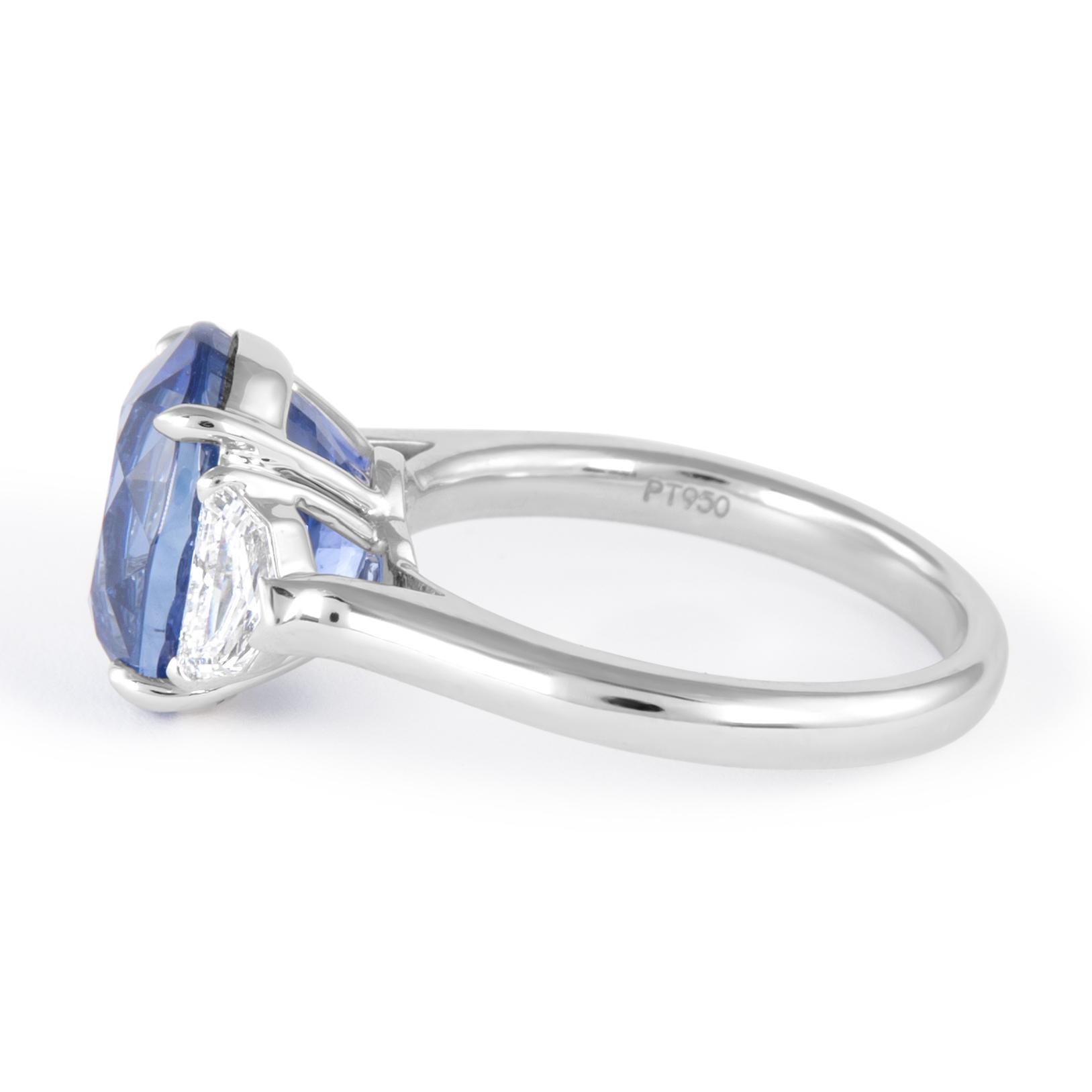 Taglio ovale Alexander Beverly Hills GIA 7,58ct Zaffiro e diamanti Anello a 3 pietre in platino in vendita