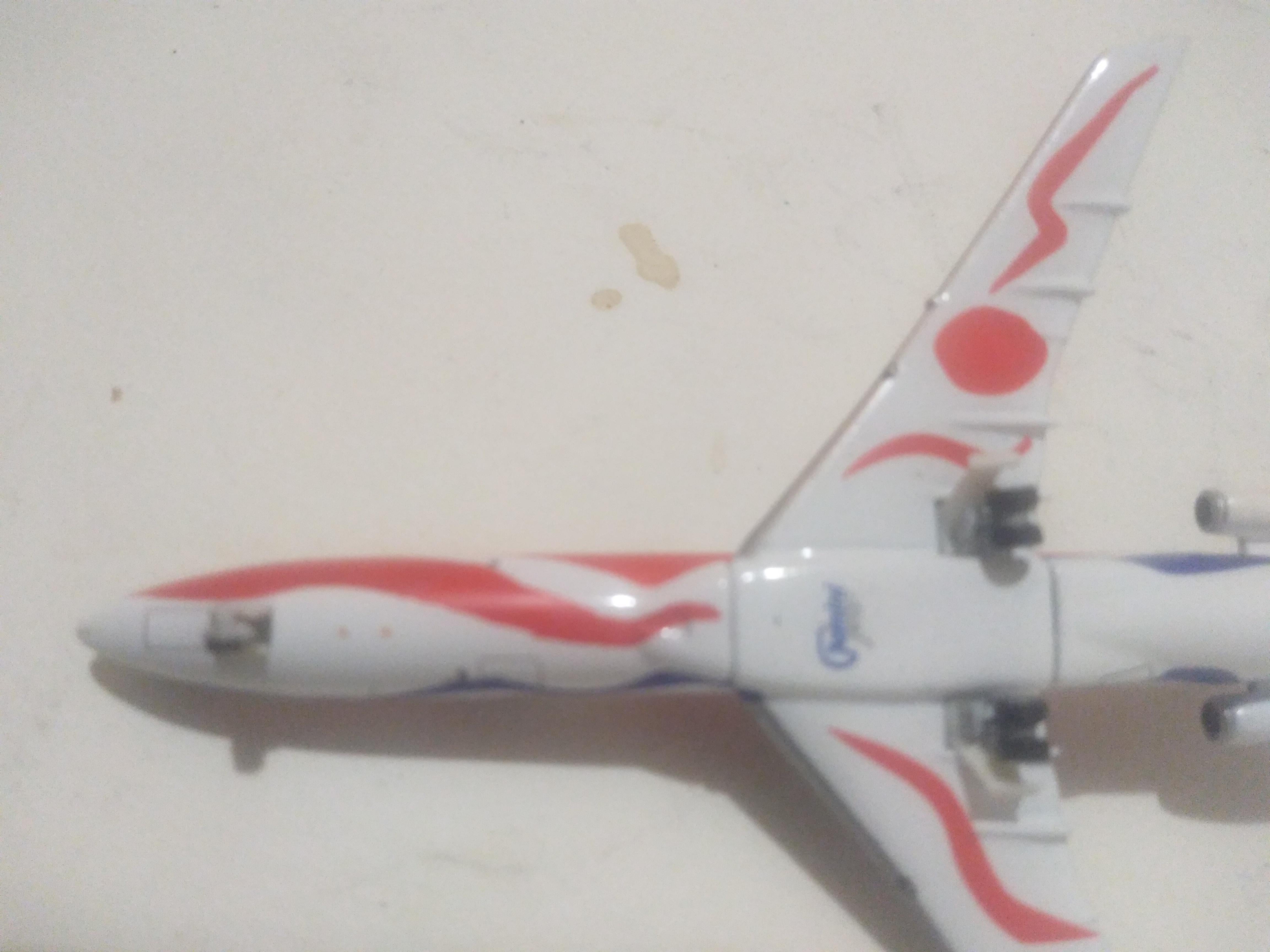 Metal Alexander Calder Designed Braniff Airlines 1/600 Airplane For Sale