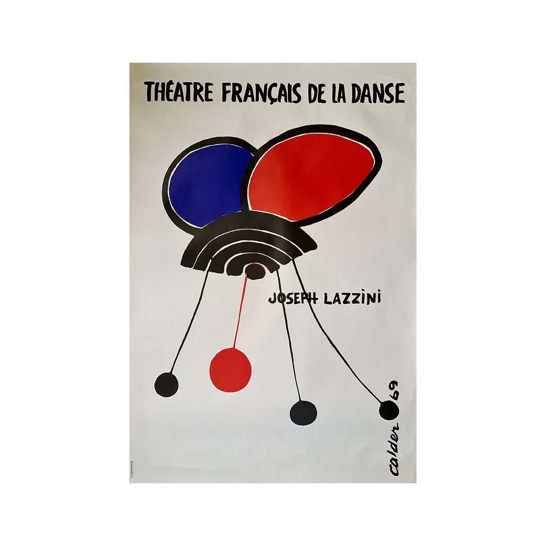 Das Original-Ausstellungsplakat von Calder im Théâtre Français de la Danse aus dem Jahr 1969 ist ein lebendiges Zeugnis für den innovativen Geist des Künstlers und des Veranstaltungsortes. Das von dem berühmten amerikanischen Bildhauer Alexander