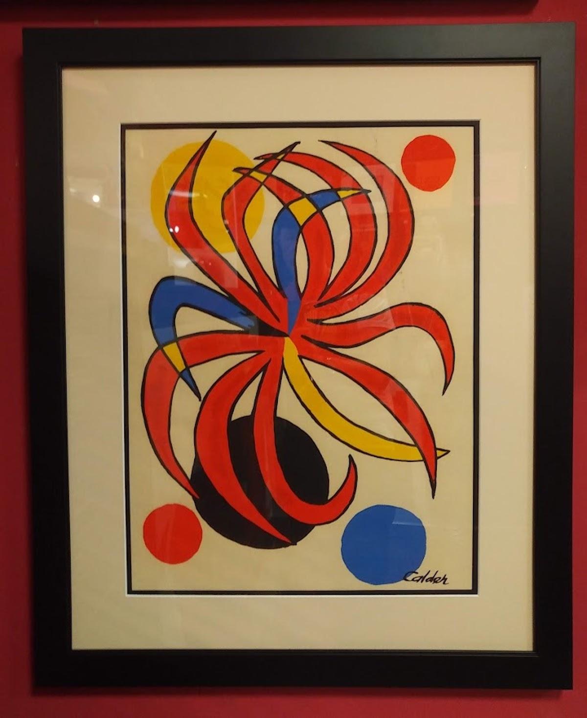 Alexander Calder:: Fleur rouge 
Lithographie sur papier des années 1970. 
Signé sur la plaque en bas à droite. 
Une lithographie d'Alexander Calder. 
Llithographie imprimée en couleurs sur papier
Signé avec le nom de l'artiste imprimé. 
COA original