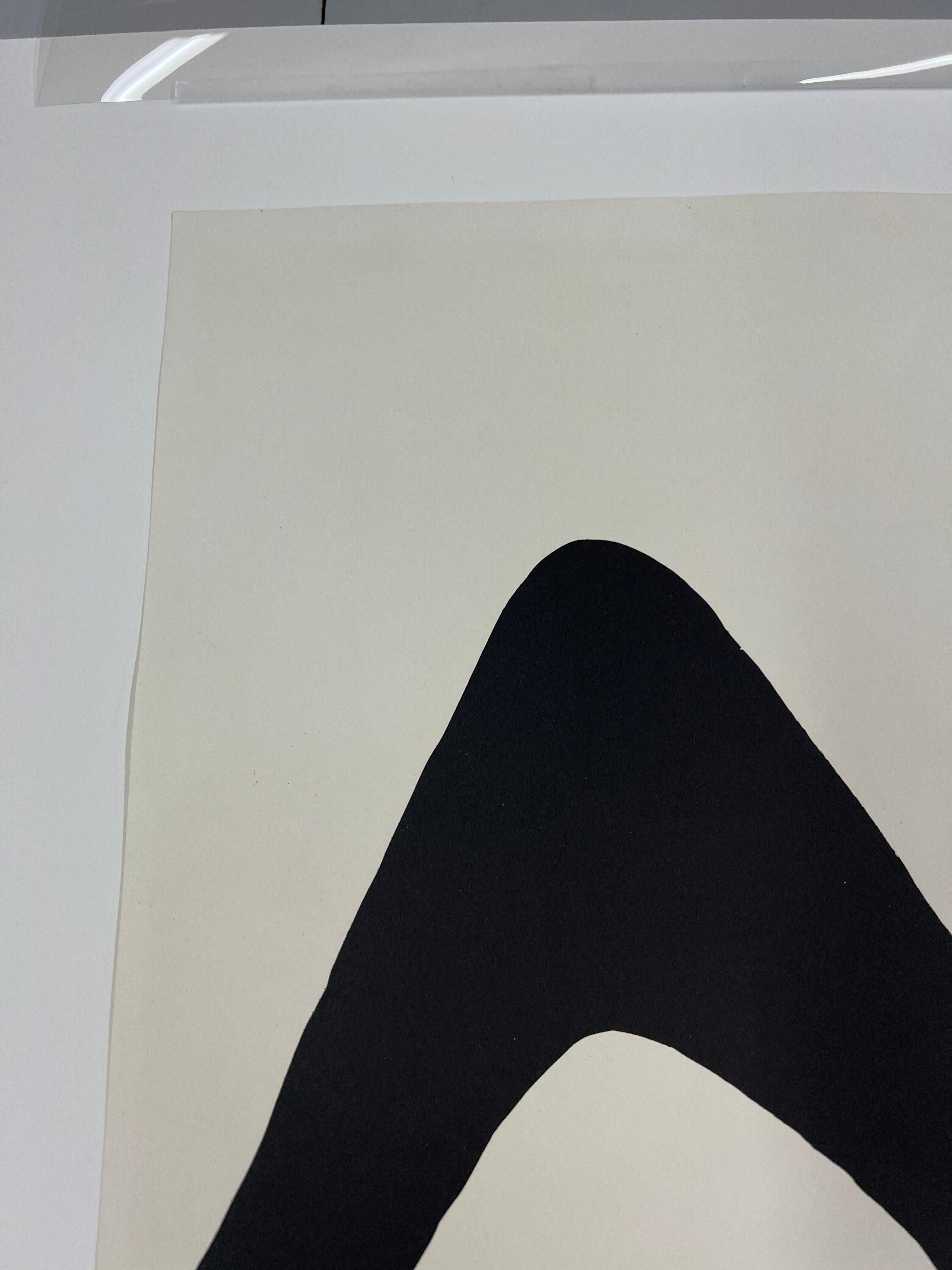 Una impresión muy buena de esta litografía en color con colores fuertes sobre papel tejido. Firmado y numerado 37/150 a lápiz por Calder. Impreso y publicado por Maeght, París. 