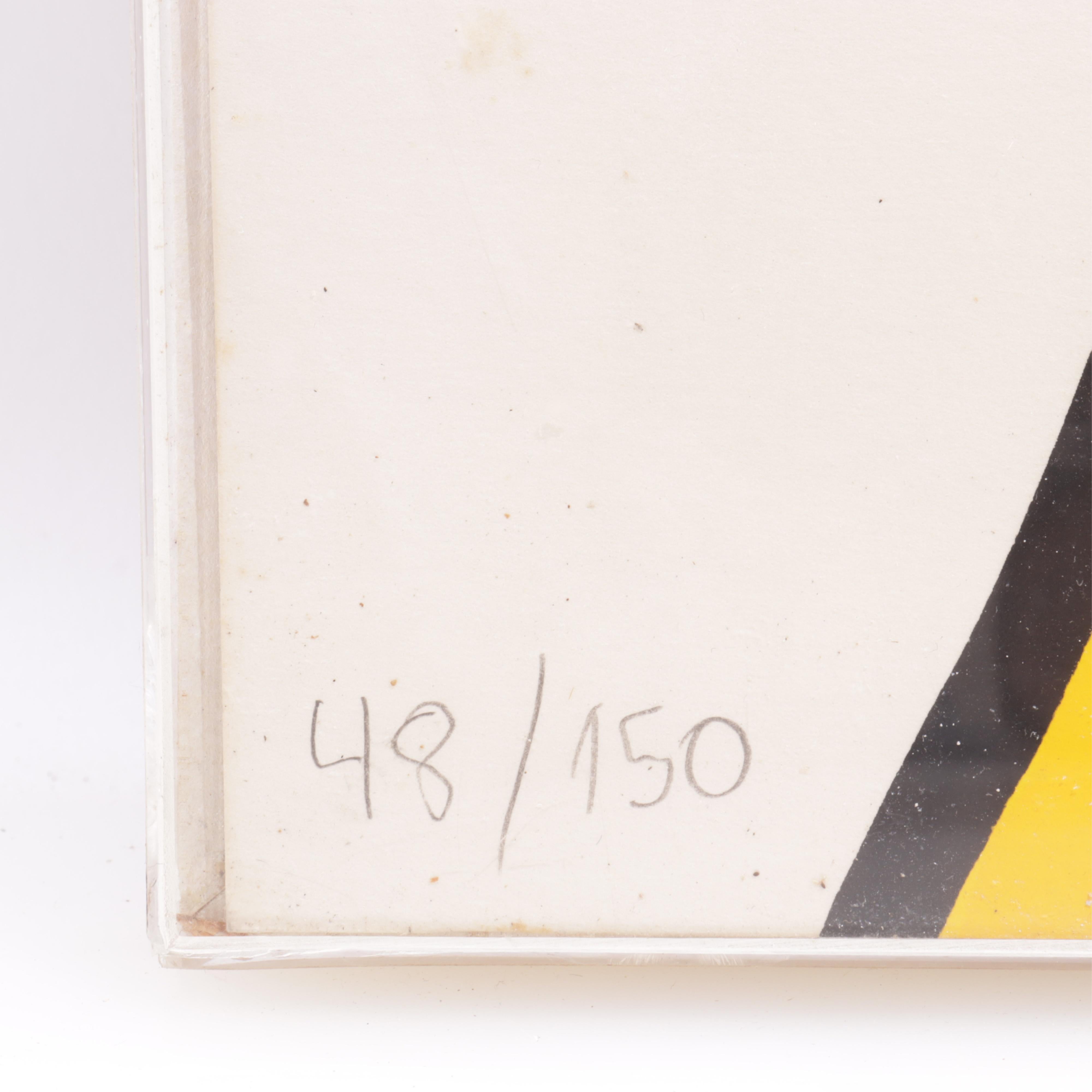 Soleil et pyramides, 1973
Lithographie en couleurs
29.5 x 43.5 pouces 
Signé et numéroté au crayon, édition de 150 exemplaires
Non encadré

Alexander Calder est né à Philadelphie (États-Unis) en 1898. Il suit des études d'ingénieur en mécanique,