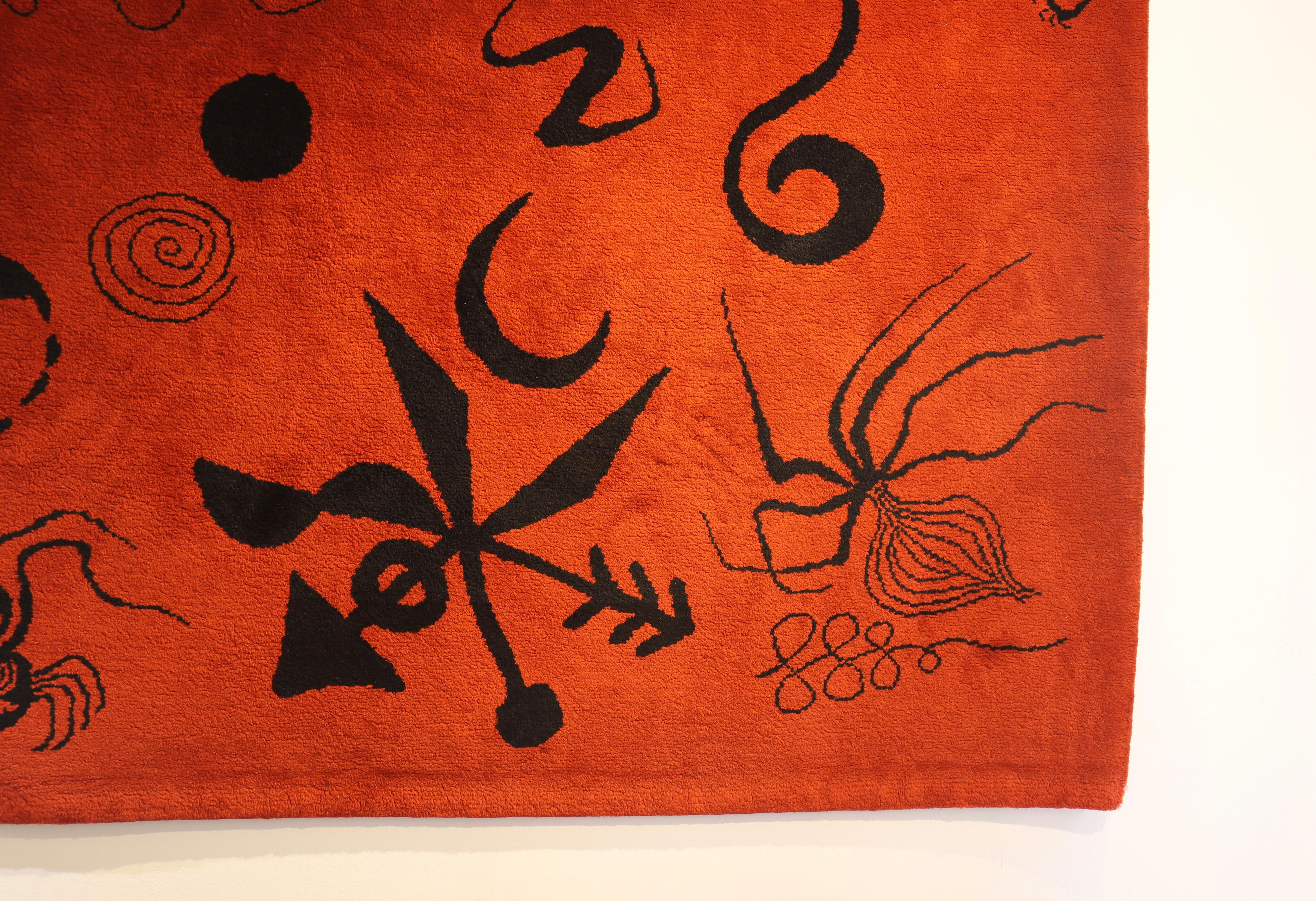 Alexander Calder wall tapestry or rug in two colors, wool knotted, embroidered signature 