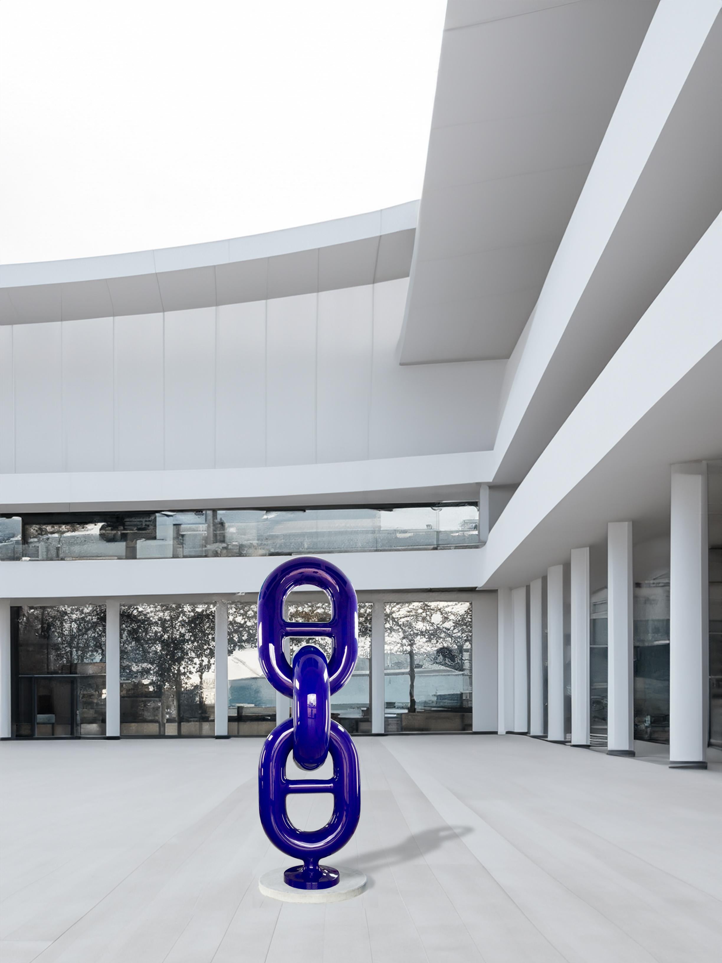 Blue Chain - polierte, abstrakte, bemalte Edelstahlskulptur für den Außenbereich im Angebot 1