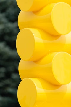 Log Cabine - scultura gialla, contemporanea, in acciaio inox verniciato, per esterni