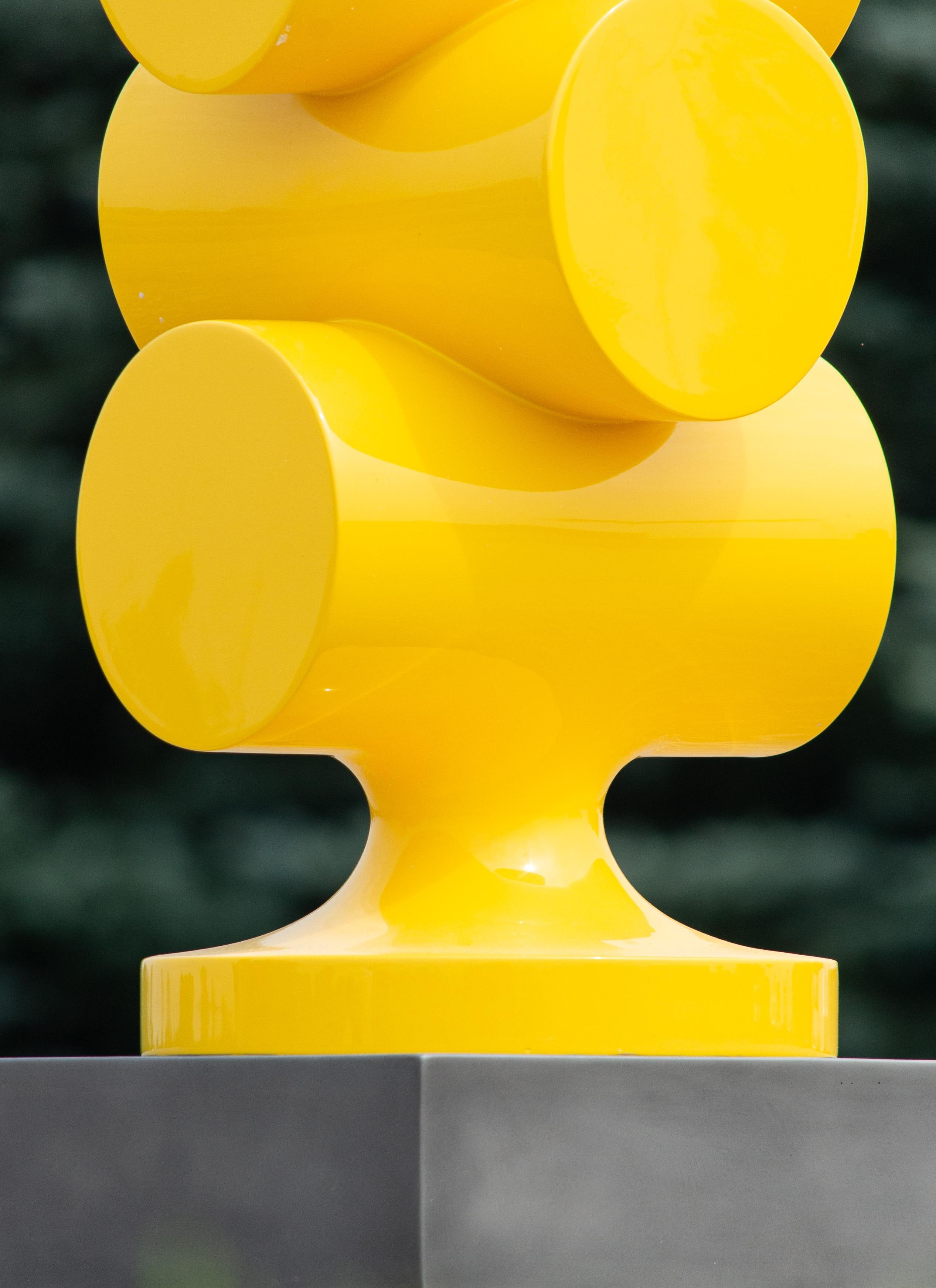 In eye-catching bright yellow, minimalism meets pop art in this playful sculpture by Alexander Caldwell. The Alberta artist favours sculpting with metal, clean lines and a vivid palette. This piece—a ‘totem’ of stacked logs forged from stainless