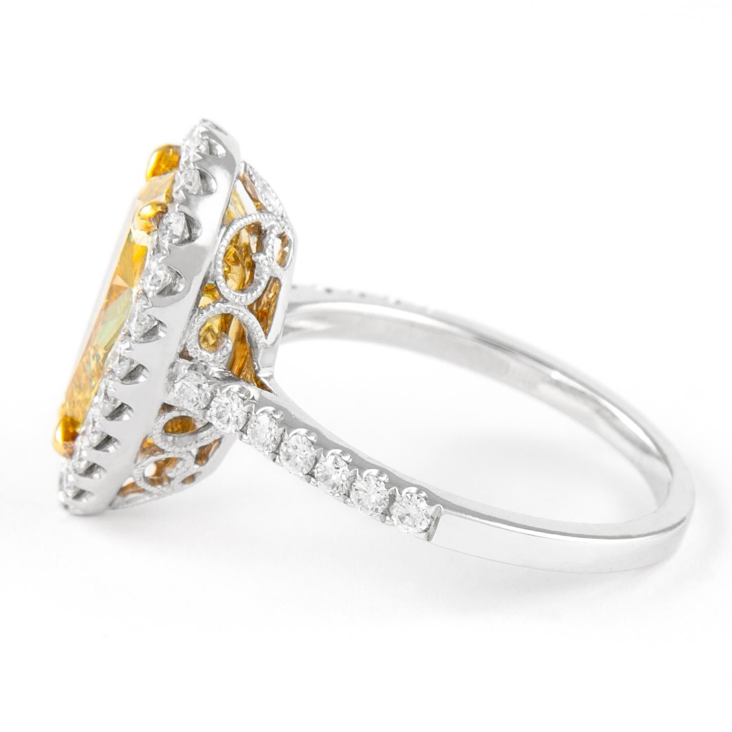 Alexander EGL 2,25 Karat Ausgefallener leuchtend gelber birnenförmiger Diamant mit Halo-Ring 18k (Tropfenschliff) im Angebot