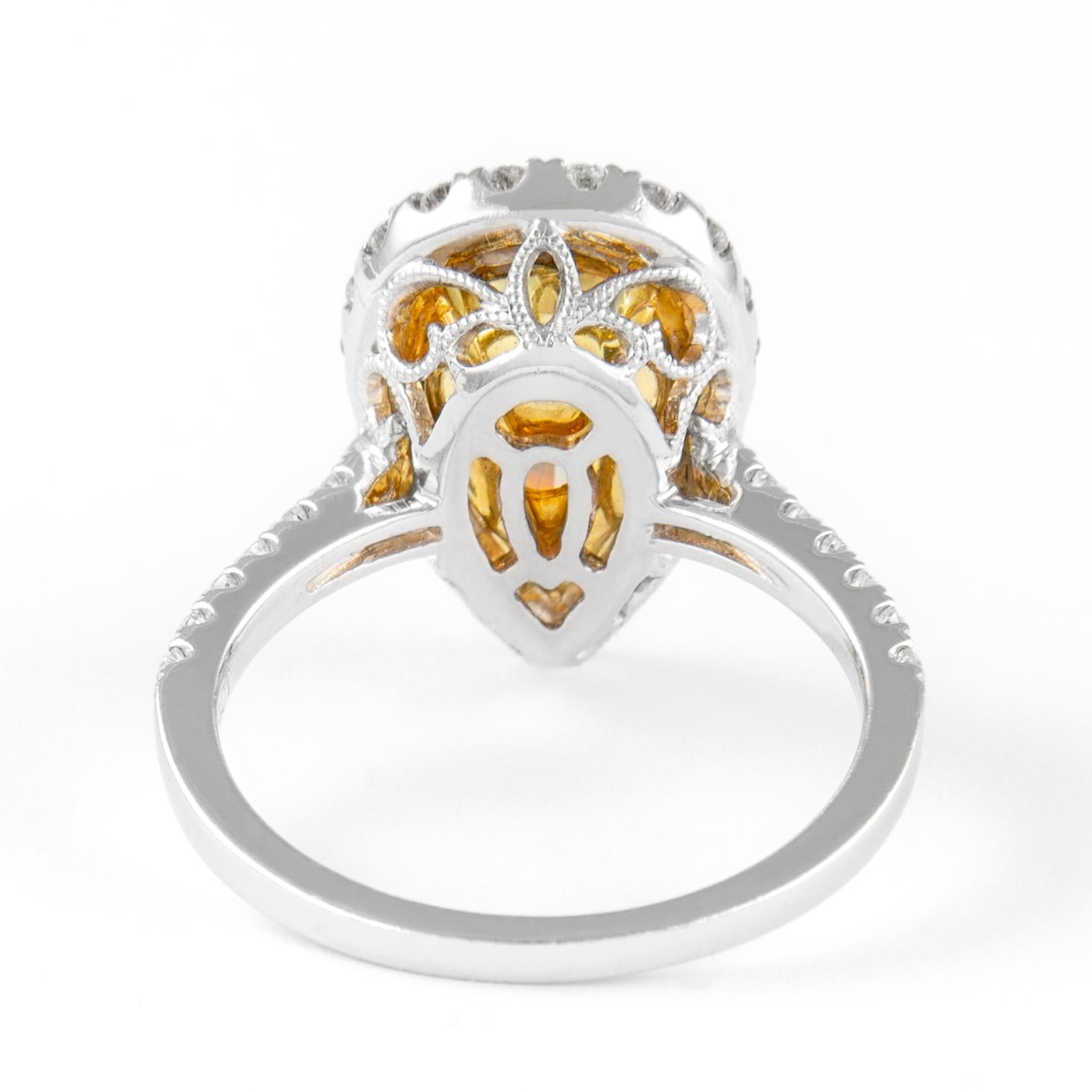 Alexander EGL 2,25 Karat Ausgefallener leuchtend gelber birnenförmiger Diamant mit Halo-Ring 18k im Zustand „Neu“ im Angebot in BEVERLY HILLS, CA