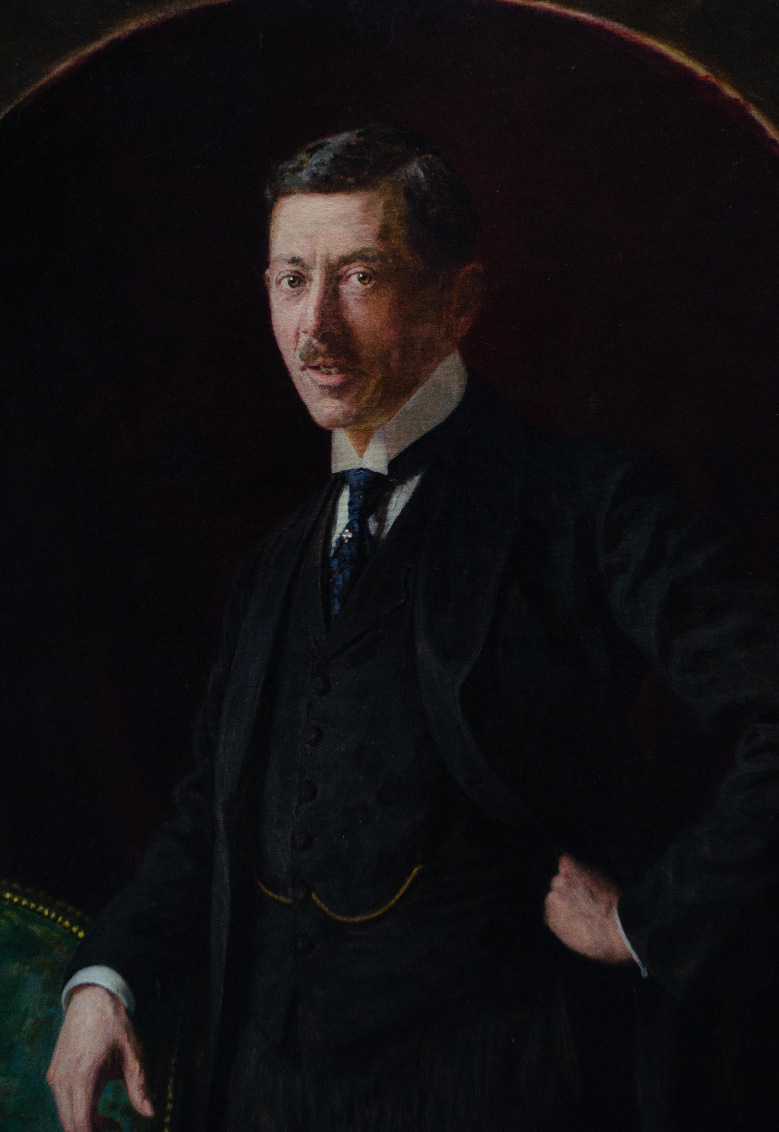 Portrait Painting Alexander Fuks - Portrait Art Nouveau d'un homme élégant avec épingle à cravate en diamant et trèfle. Signé.