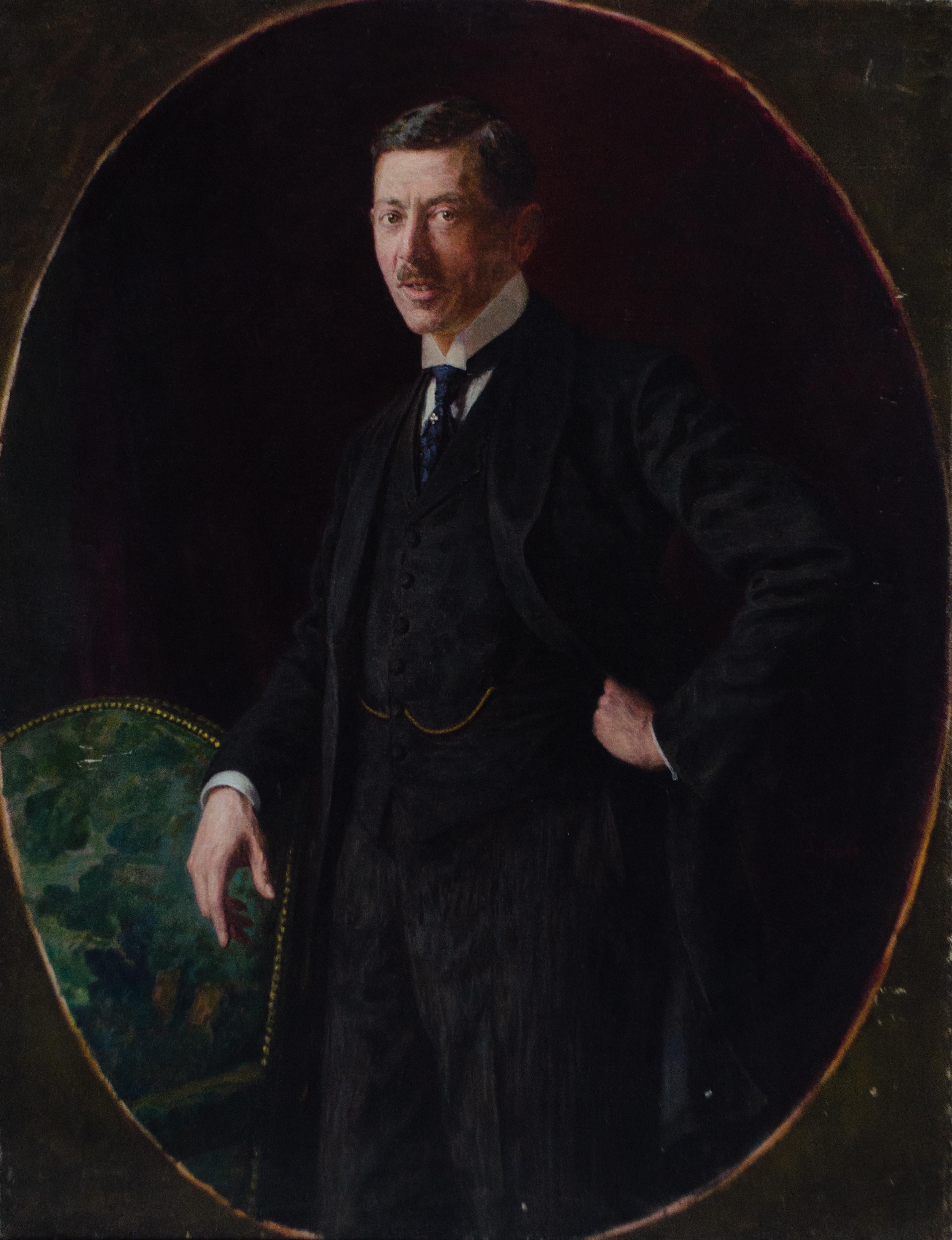 Portrait Art Nouveau d'un homme élégant avec épingle à cravate en diamant et trèfle. Signé. en vente 4
