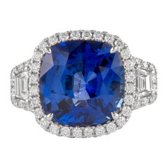 Alexander GIA 12,08 Karat Ceylon-Saphir mit Diamant-Dreistein-Halo-Ring 18k