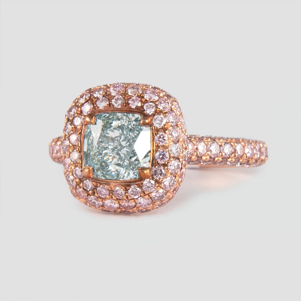 Taille coussin Alexander GIA - Diamant vert bleuté clair fantaisie de 1,38 carat avec diamants roses fantaisie en vente