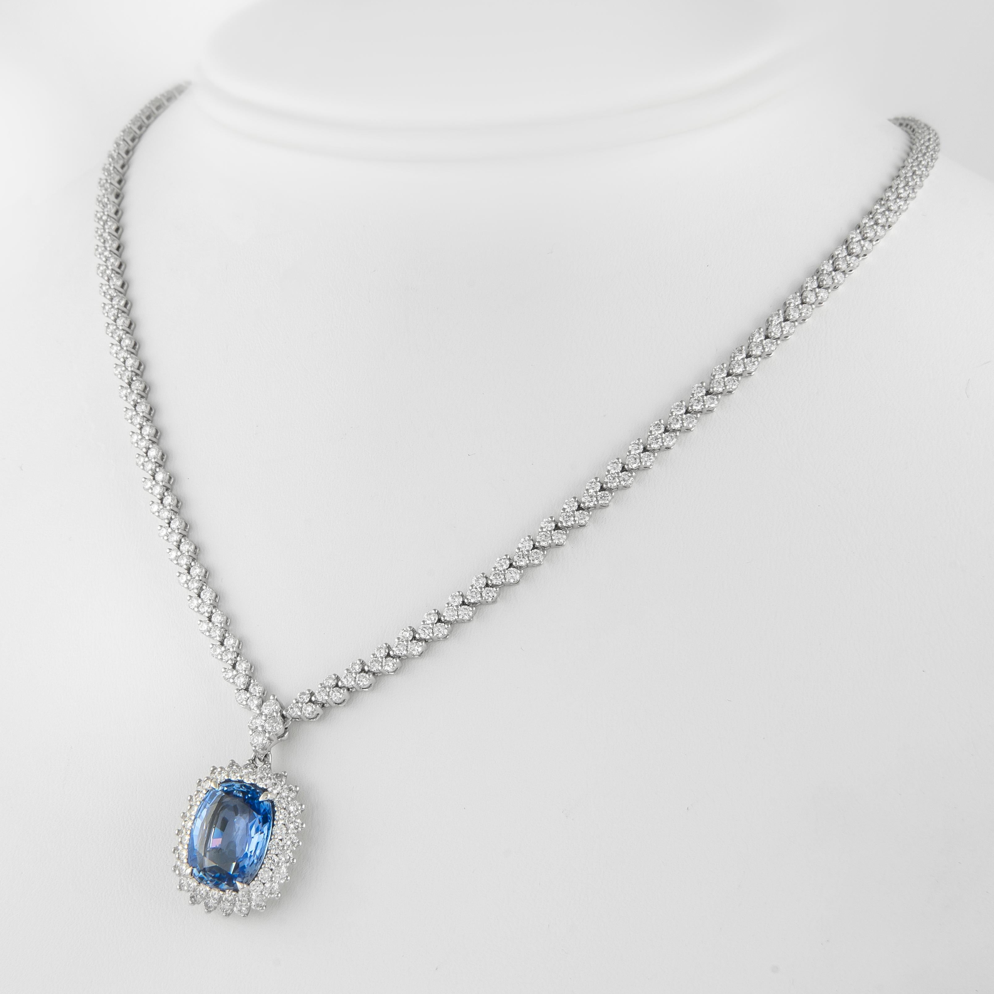 Alexander GIA 15.46ctt Ceylon Sapphire No Heat with Diamonds Necklace 18k In New Condition In BEVERLY HILLS, CA