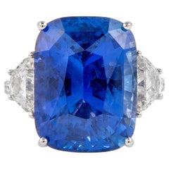 Alexander GIA 16,20 Karat unbehandelter Saphir mit drei Steinen Ring aus 18 Karat Gold