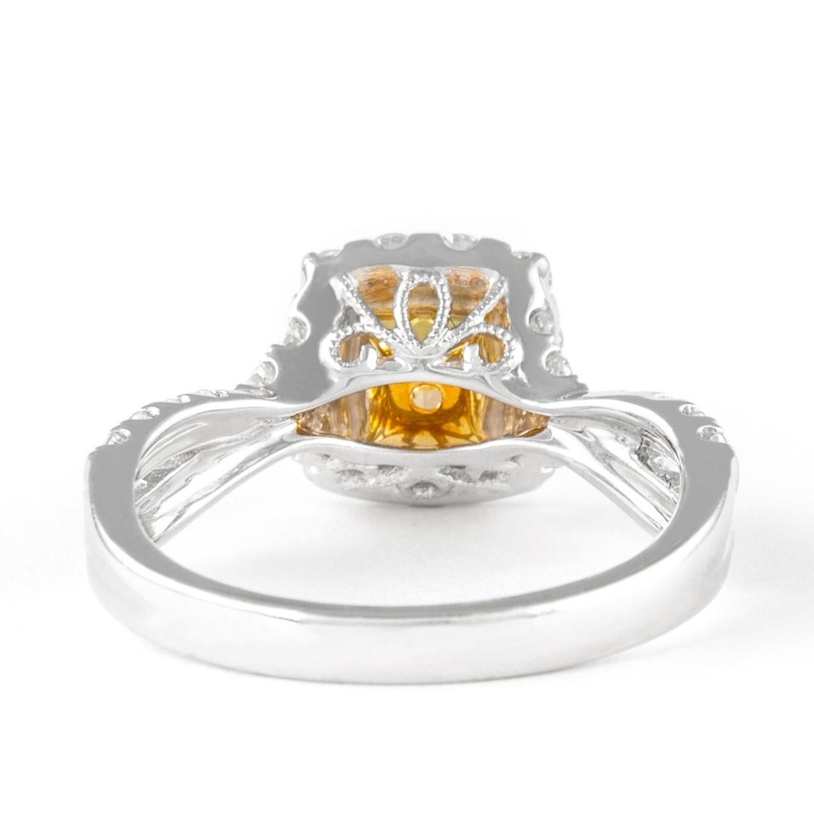 Donna Alexander GIA 1,83ctt Fancy Light Yellow Cushion Diamond con anello aureola 18 carati