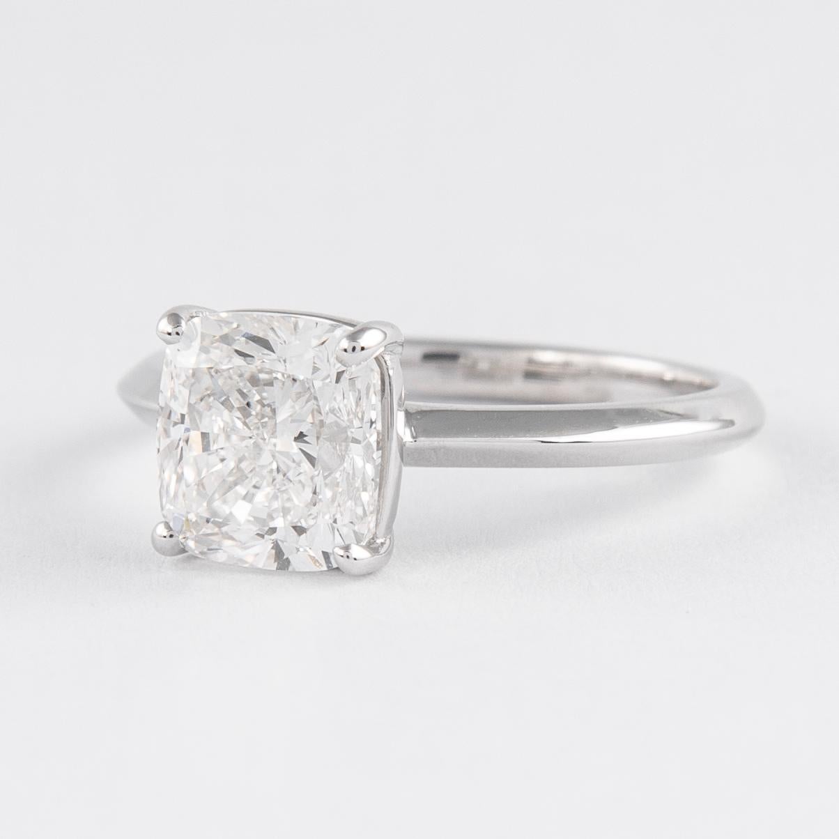 Taille coussin Alexander GIA, bague solitaire en or blanc 18 carats avec diamant coussin de 2,50 carats en vente