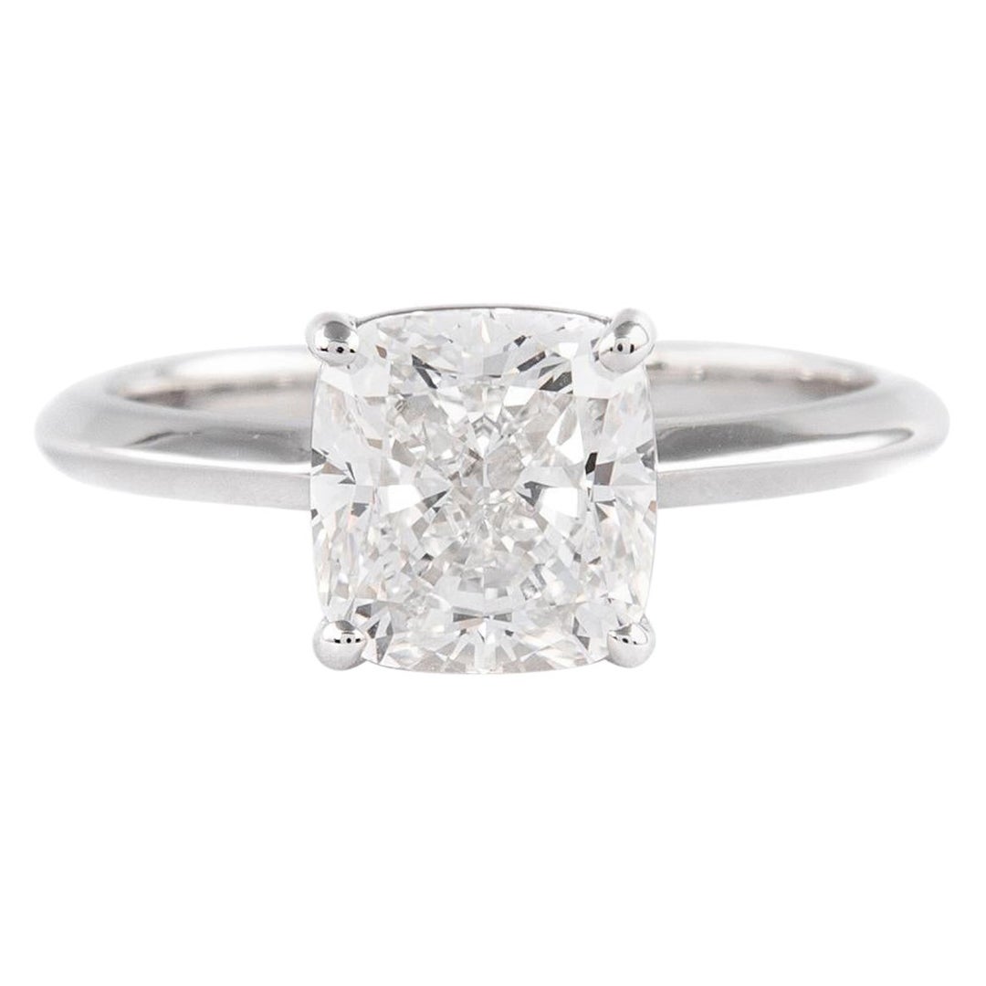 Alexander GIA, bague solitaire en or blanc 18 carats avec diamant coussin de 2,50 carats en vente
