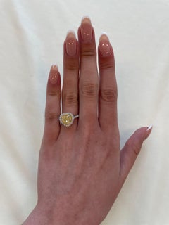 Alexander Beverly Hills GIA 2.58 Carat Fancy Light Yellow Diamond 18k Ring