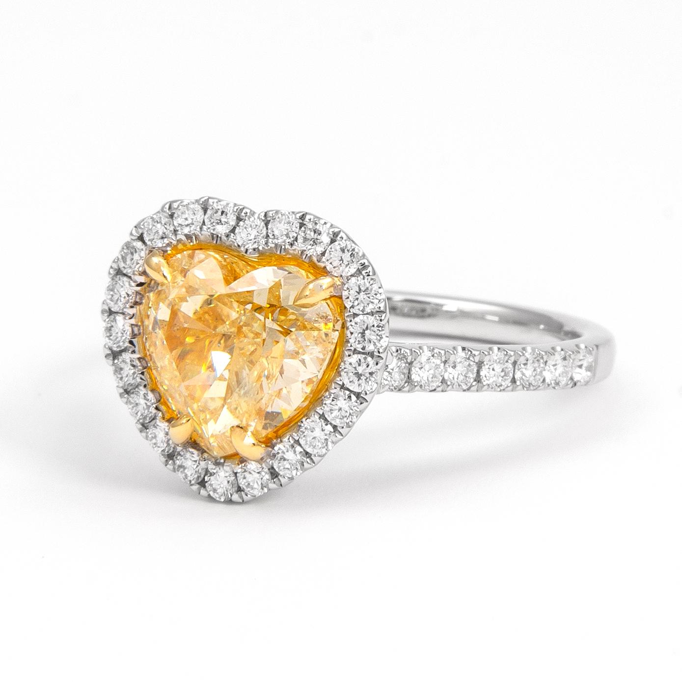 Modern Alexander GIA 2.58 Carat Fancy Light Yellow Diamond 18k Ring For Sale