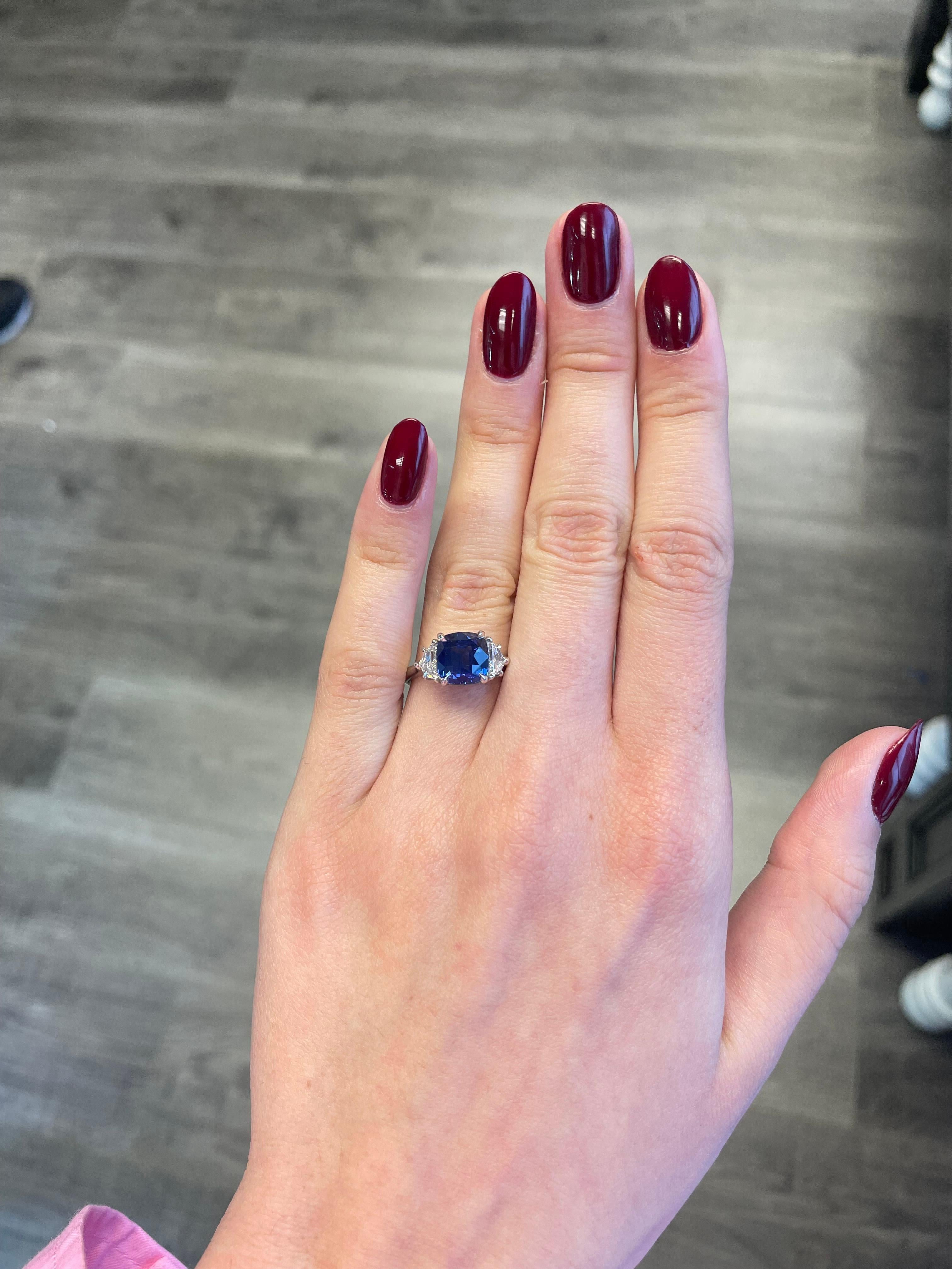 Alexander GIA 3.58 Carat Ceylon Sapphire with Diamonds Three-Stone Ring Platinum In New Condition In BEVERLY HILLS, CA