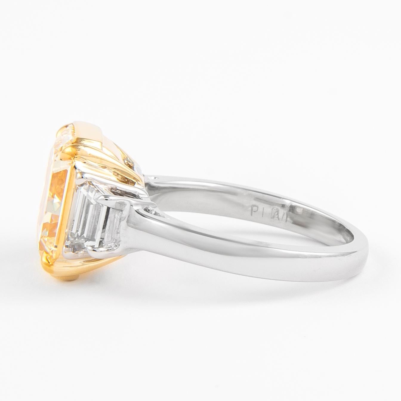 Taglio radiant Alexander GIA 4,48ctt Fancy Yellow Vs1 Diamond Three-Stone Ring 18k Two Tone