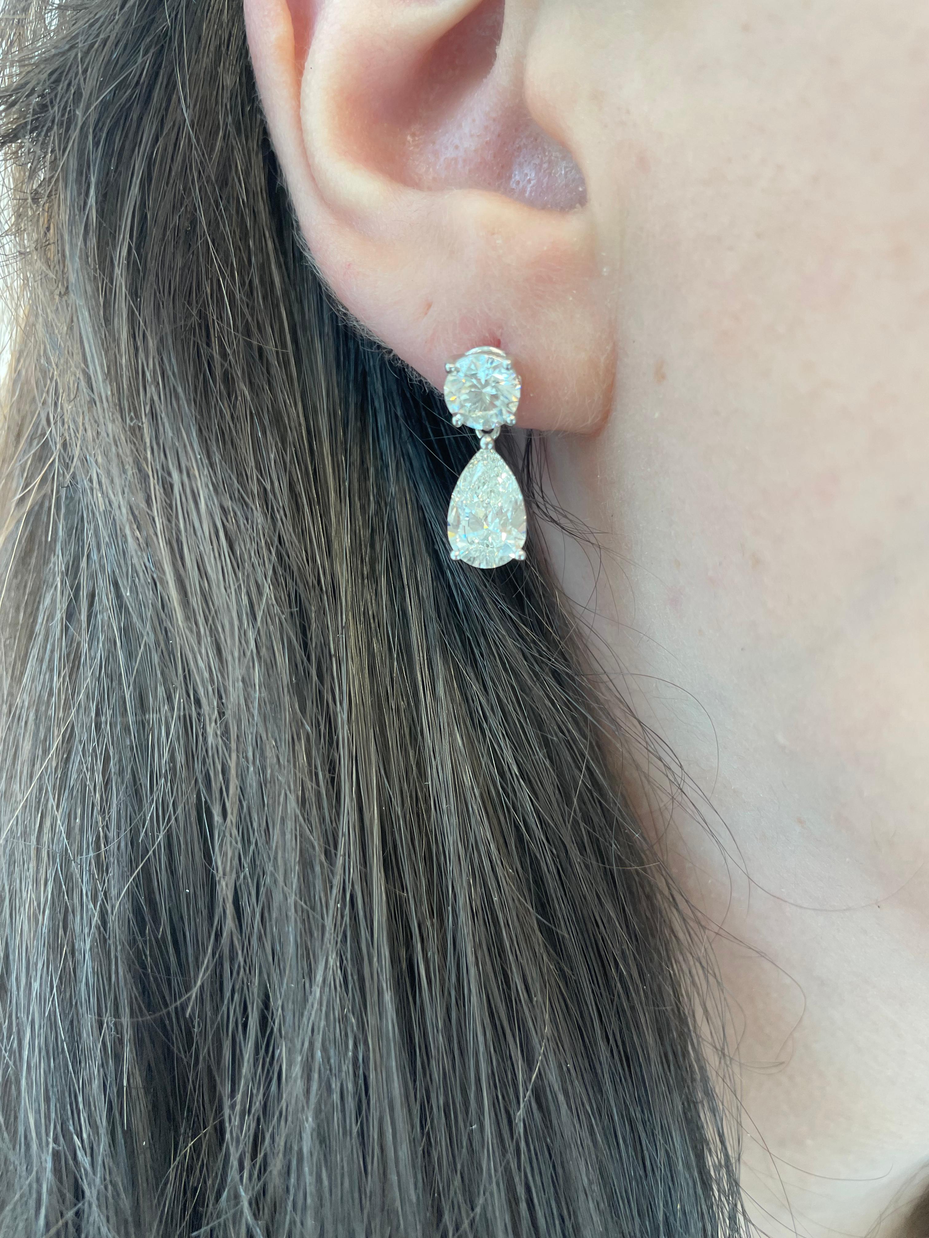 Classic diamond stud earrings, each stone GIA certified. The bottom pear shape diamonds are detachable by Alexander Beverly Hills.
4.68 carats total diamond weight.
Two matching pear shape diamonds, 3.02 carats total. Both I color and SI2 clarity.