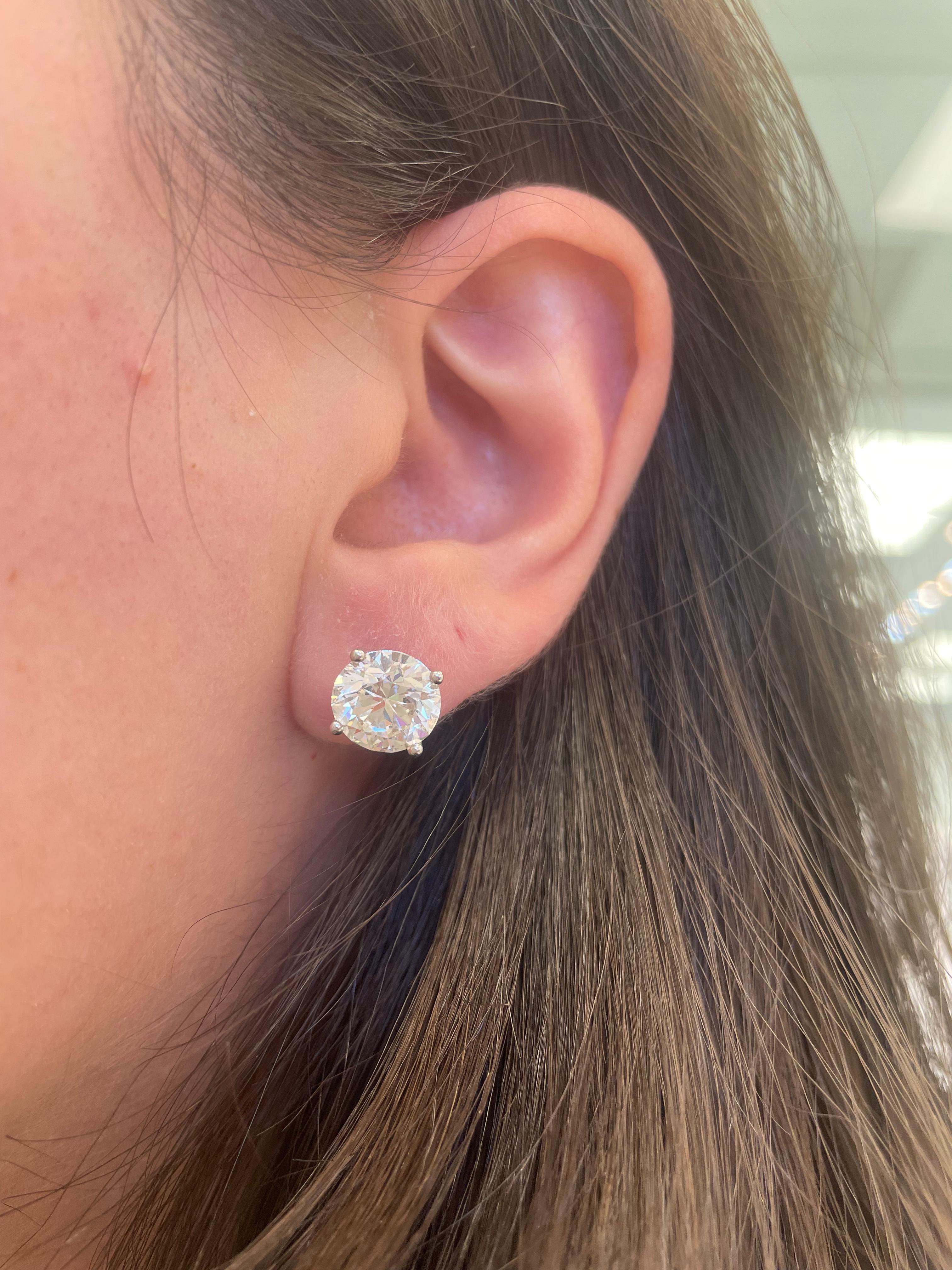 Taille ronde Alexander GIA - Clous d'oreilles en or blanc 18 carats avec diamant rond I/J VS1 de 6,06 carats en vente
