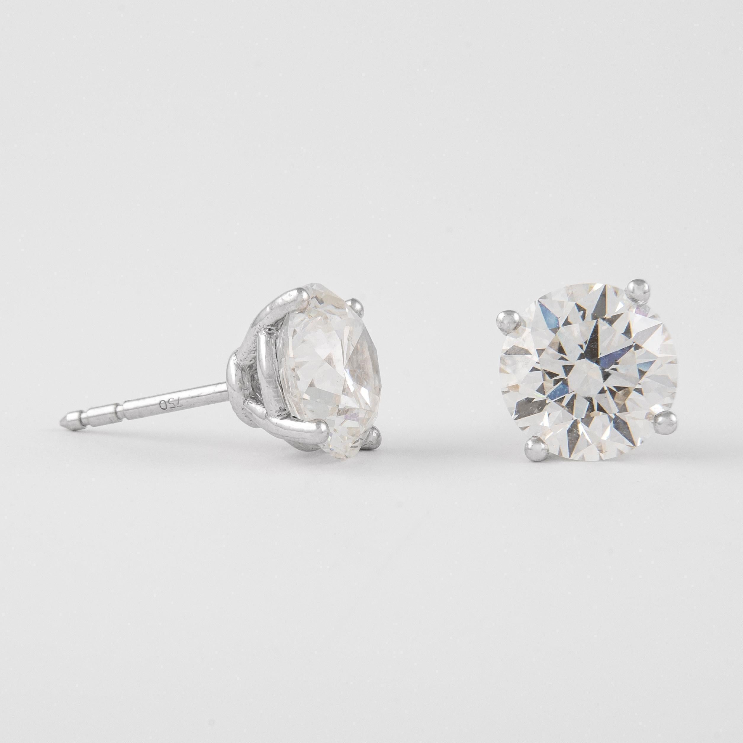 Alexander GIA 6,06 carati di diamante rotondo I/J VS1 Orecchini con perno in oro bianco 18k In condizioni Nuovo in vendita a BEVERLY HILLS, CA