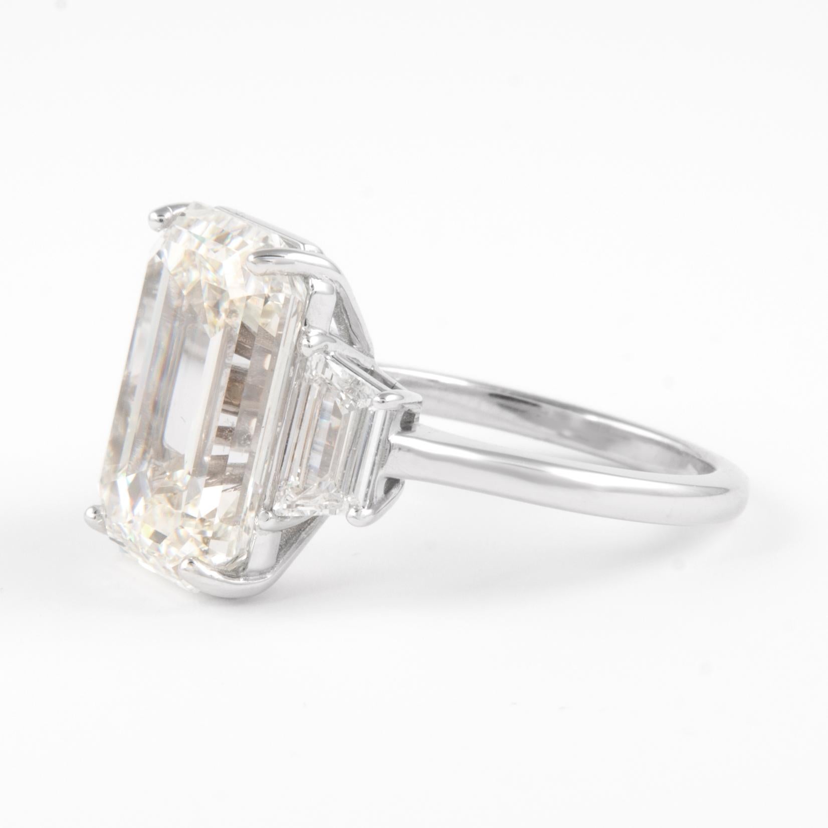 Alexander GIA Certified 10.06ct M VVS2 Emerald Cut Diamond Three-Stone Ring 18k In New Condition For Sale In BEVERLY HILLS, CA