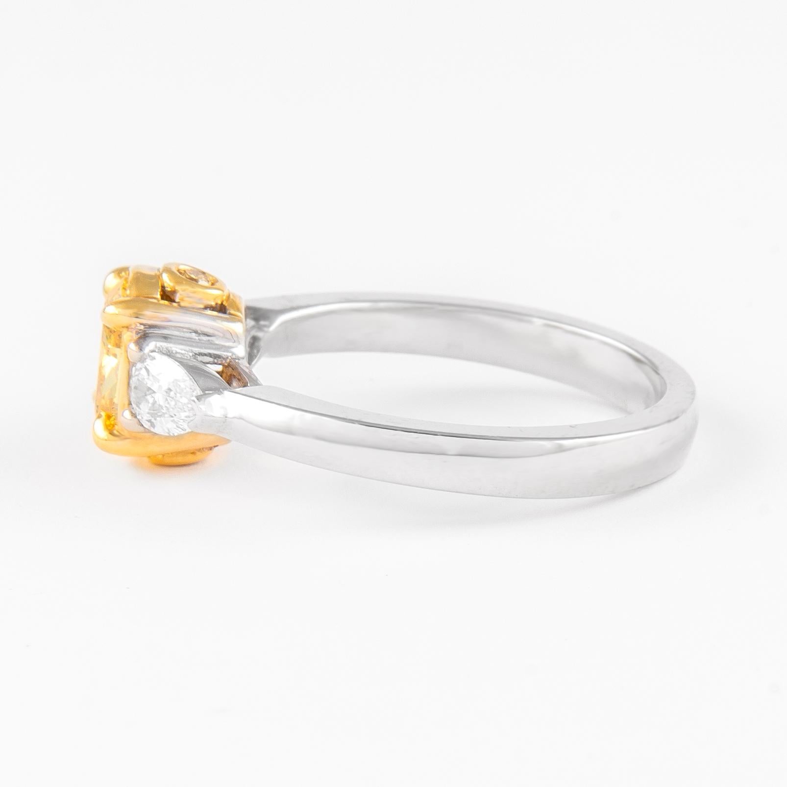 Alexander GIA Certified 1ct Fancy Vivid Diamonds Yellow Three Stone Ring 18k (bague à trois pierres)  Neuf - En vente à BEVERLY HILLS, CA