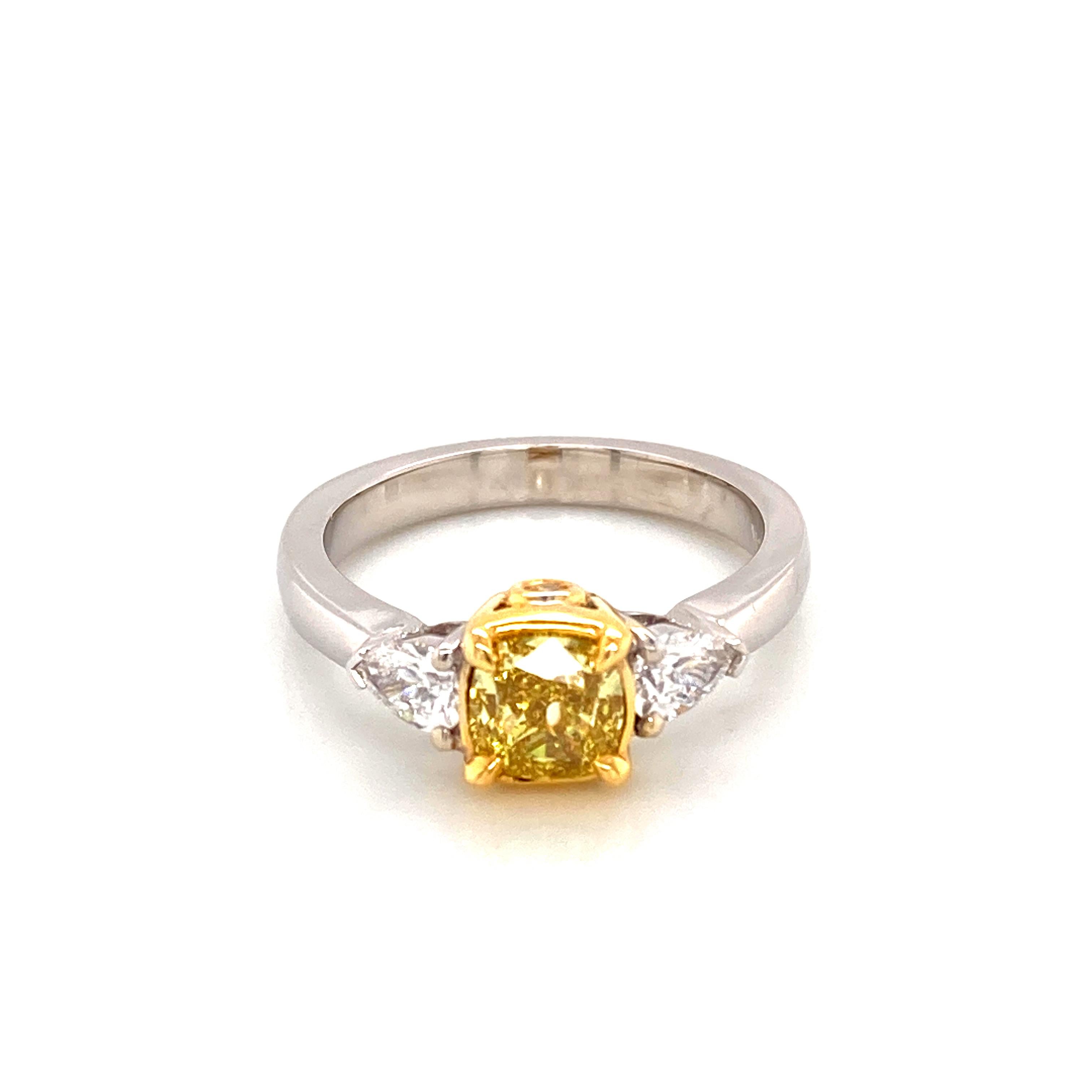 Contemporary Alexander GIA Certified 1ct VS1 Fancy Vivid Yellow Diamond Three Stone Ring 18k For Sale