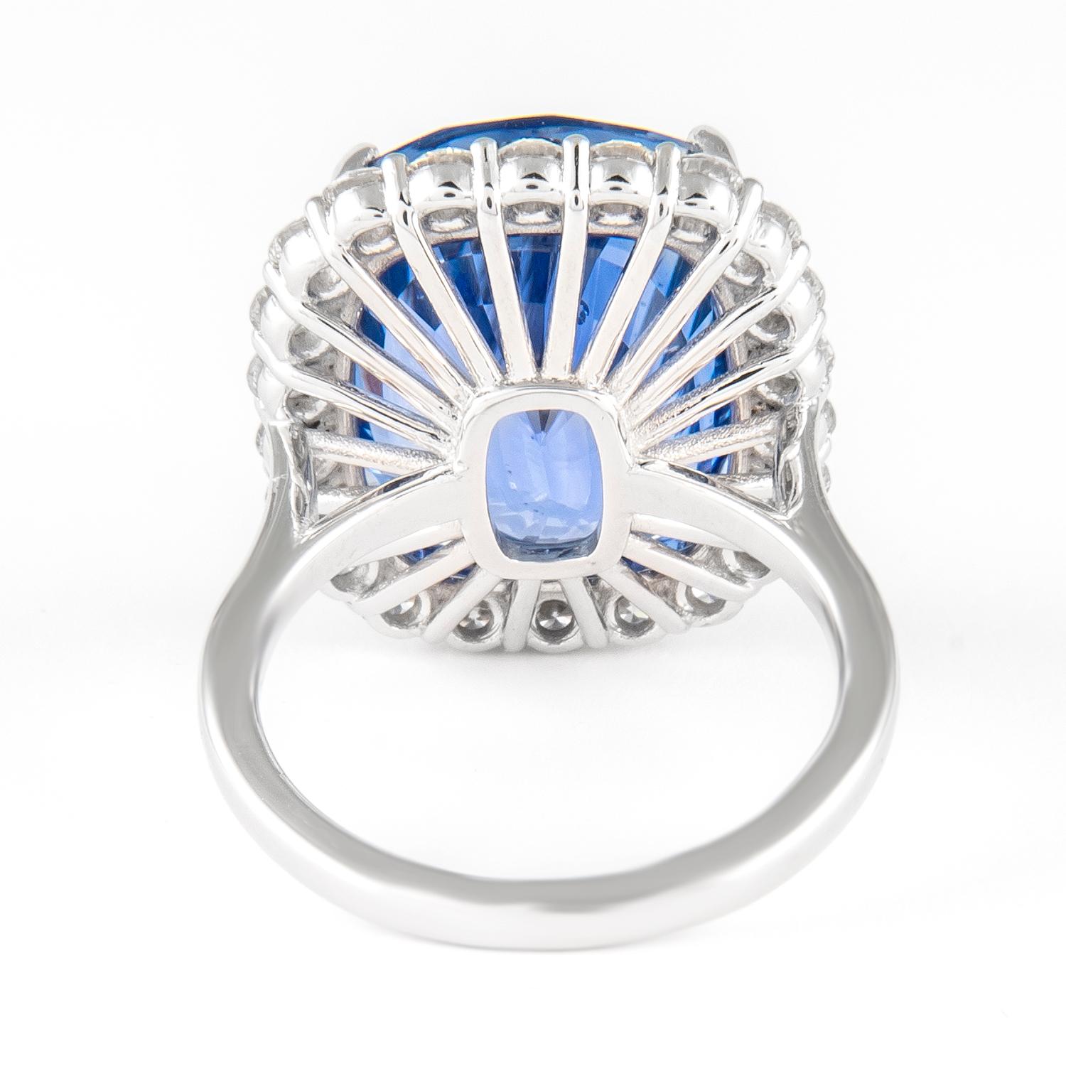 Contemporary Alexander GIA Certified 20.82ct Ceylon Sapphire with Diamonds Ring 18k For Sale