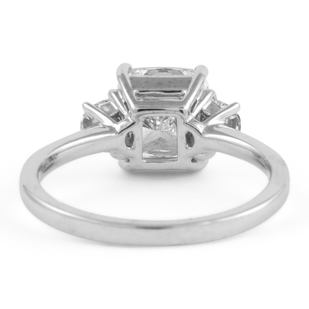 Women's Alexander Beverly Hills GIA 2.70ct G VS1 Cushion Diamond Three-Stone Ring 18k For Sale